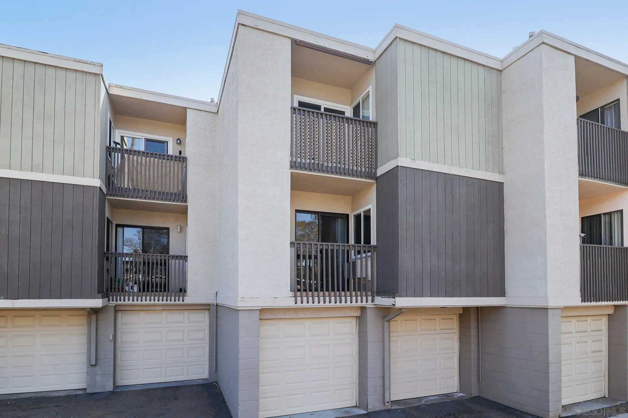 Photo #2: 260008438 Listing: Photo #2