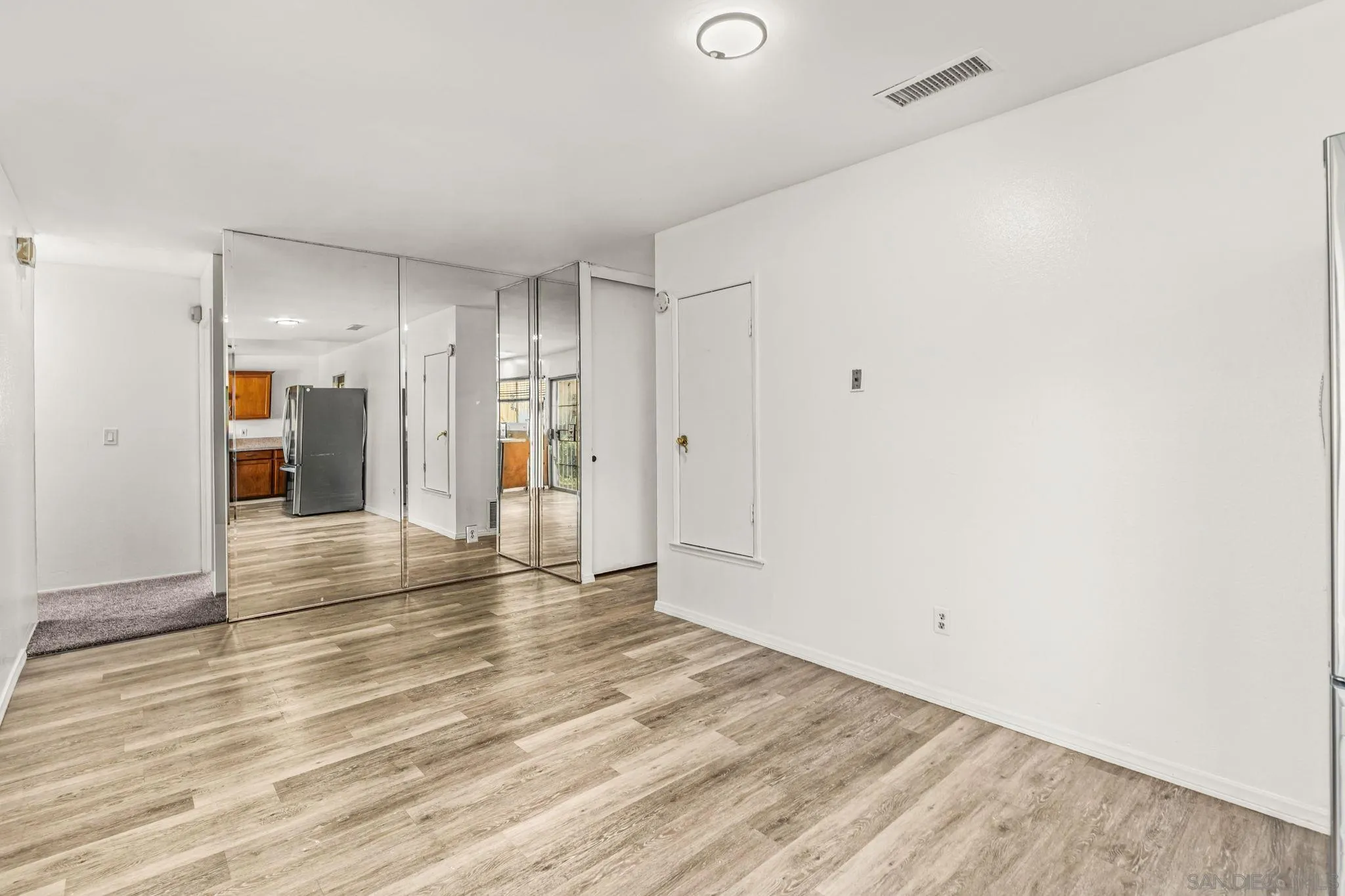 https://cdn.realtyfeed.com/cdn/127/260008439/f5ae26a999af31f5315fe7ea2717e261.webp