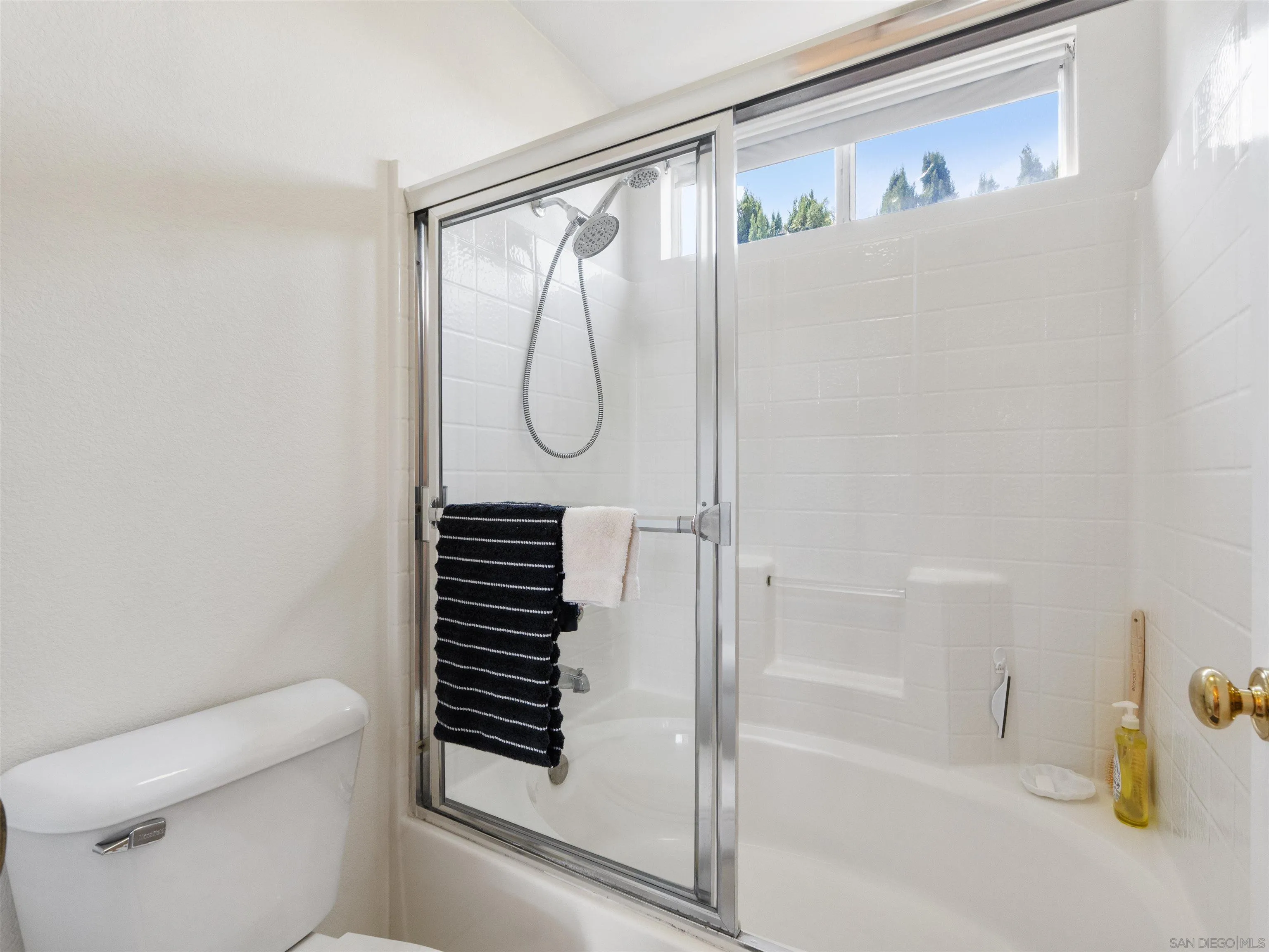 https://cdn.realtyfeed.com/cdn/127/260008444/78a0085a21cb4449a4f9da1da1b239e5.webp