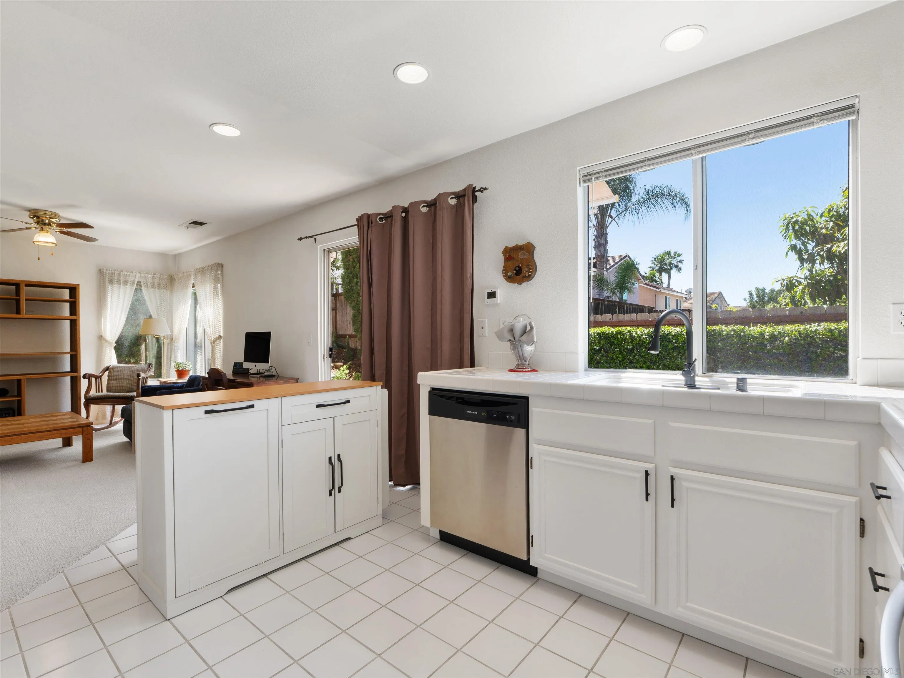 https://cdn.realtyfeed.com/cdn/127/260008444/b4574a3f096f3a23bec7d168f7d3246a.webp