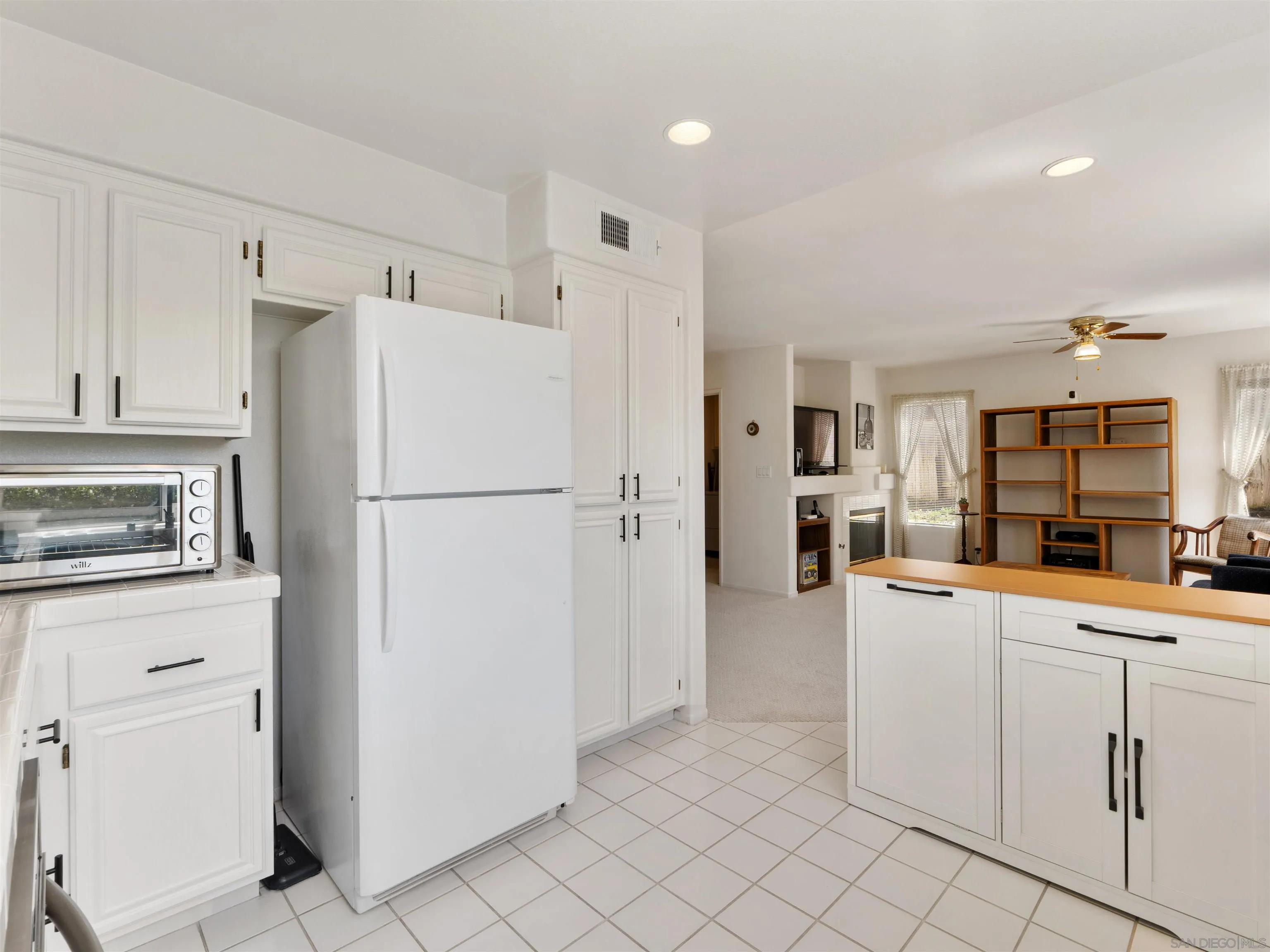 https://cdn.realtyfeed.com/cdn/127/260008444/e44afabca0527d904ecad0b023b42c72.webp