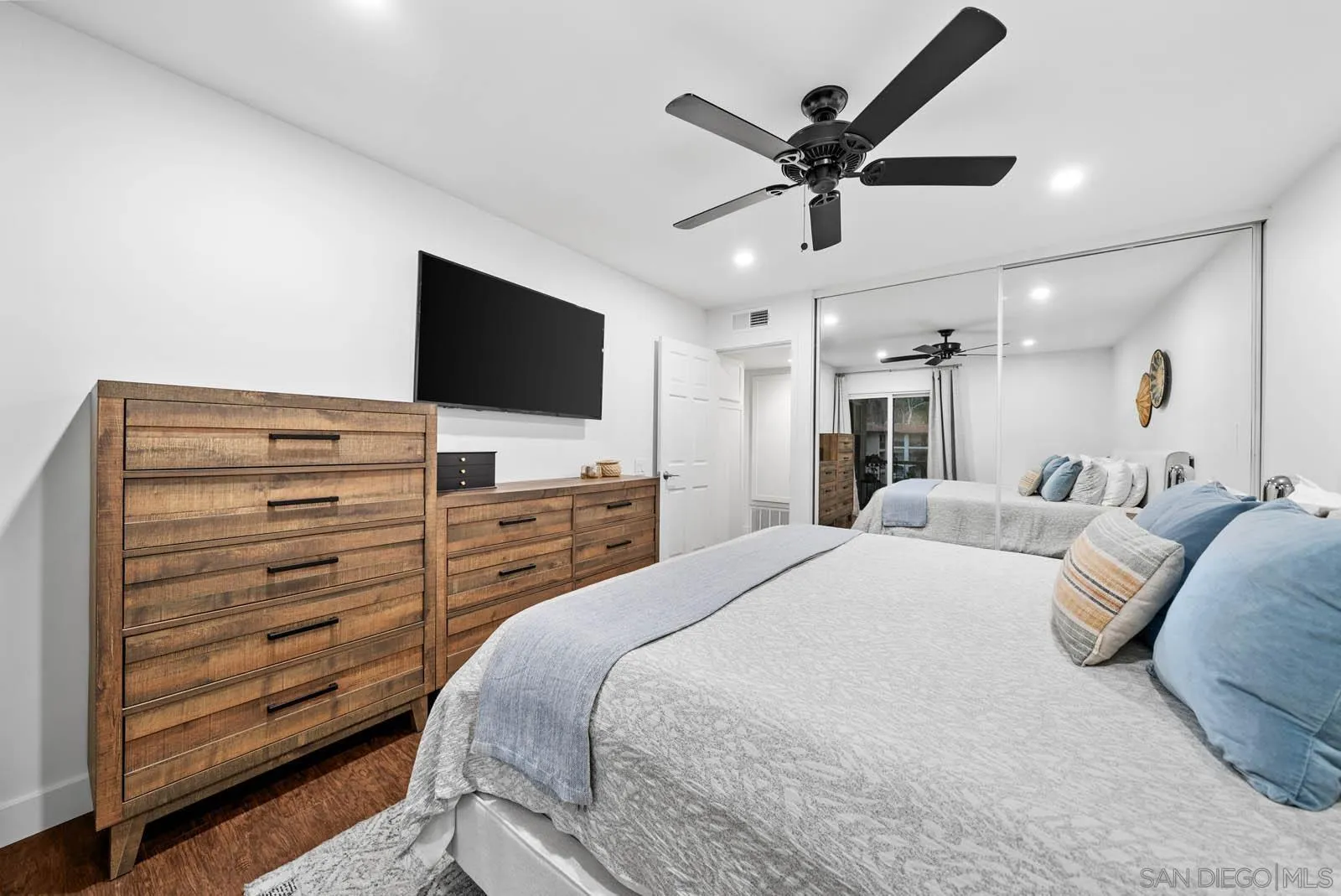 https://cdn.realtyfeed.com/cdn/127/260008445/19c9c95e071d501b9bd9e77c02525eed.webp