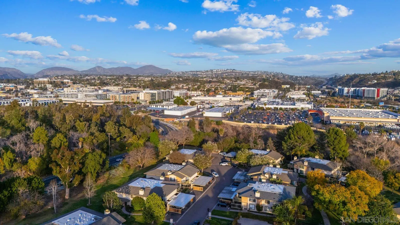 https://cdn.realtyfeed.com/cdn/127/260008445/882da8f70b51f194c57ea2a9e0d045af.webp