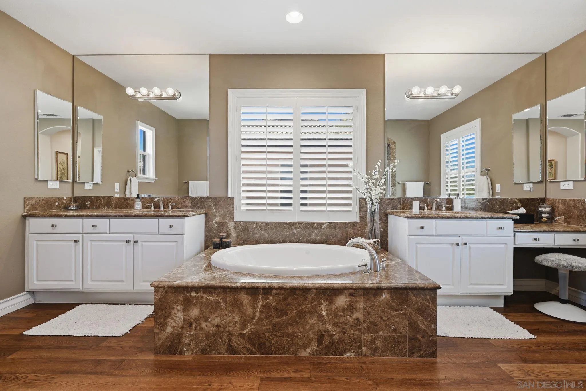 https://cdn.realtyfeed.com/cdn/127/260008448/0d2aea35be6ca0494b3a2566f7a92d93.webp