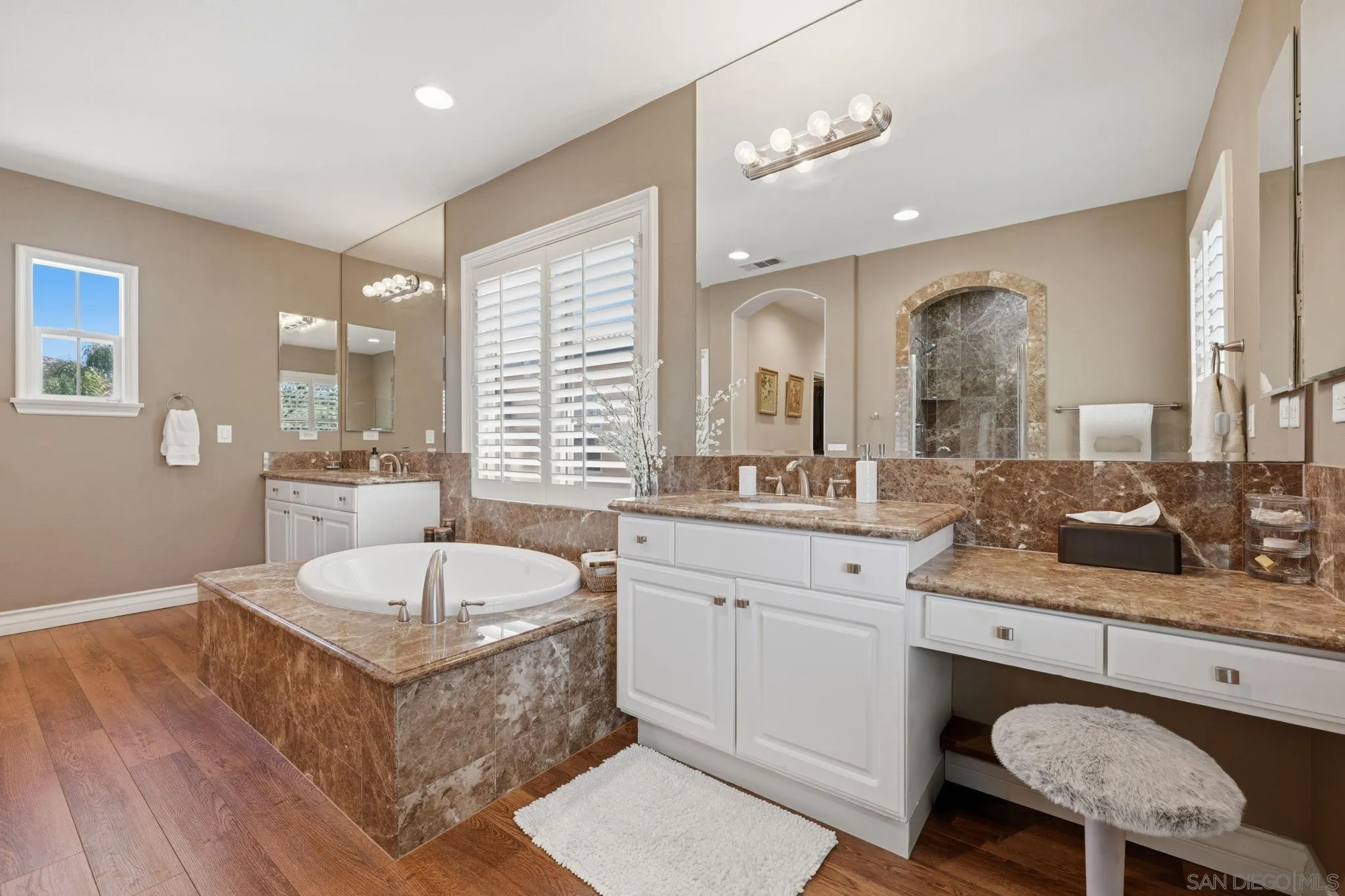 https://cdn.realtyfeed.com/cdn/127/260008448/2ad46b53ee7611f4855183aa08df4adb.webp