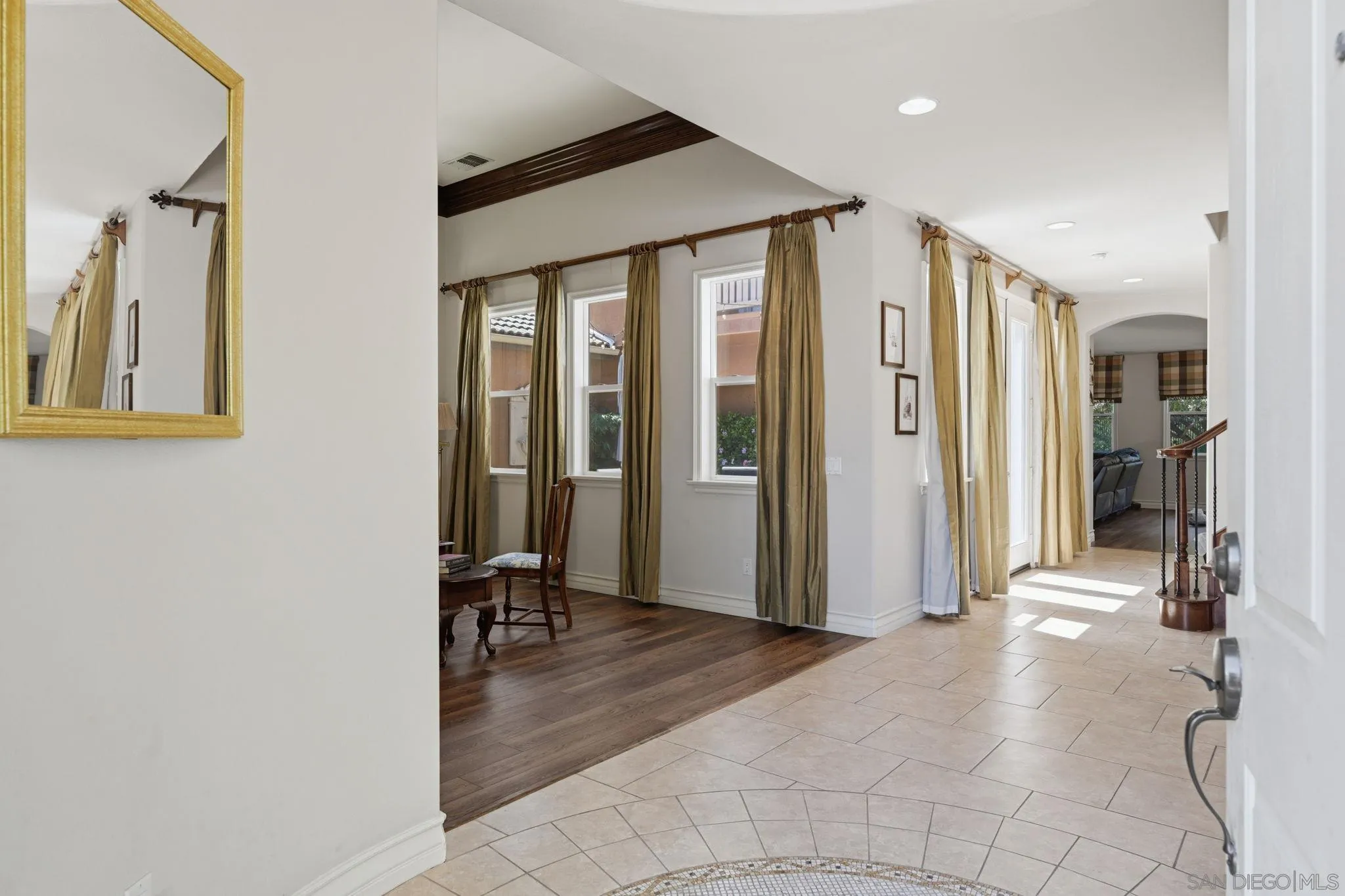 https://cdn.realtyfeed.com/cdn/127/260008448/2db5a0e675ed1277fb8de2a710274331.webp