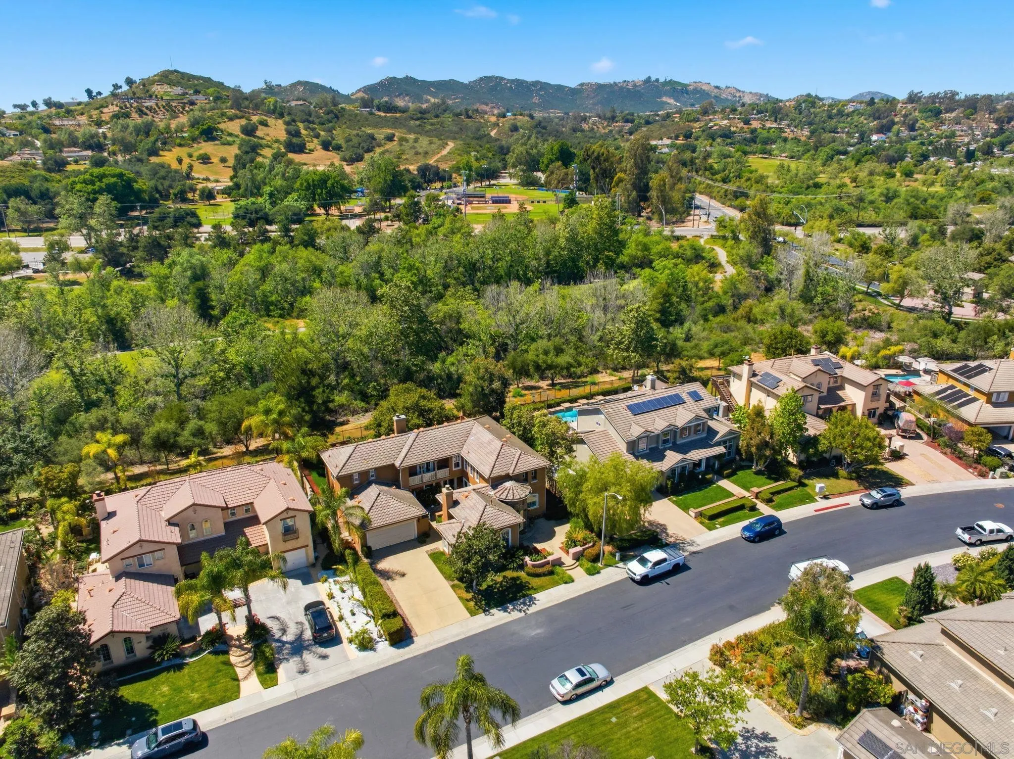 https://cdn.realtyfeed.com/cdn/127/260008448/3fad56b4e8fb789165619c1977bcd4ad.webp