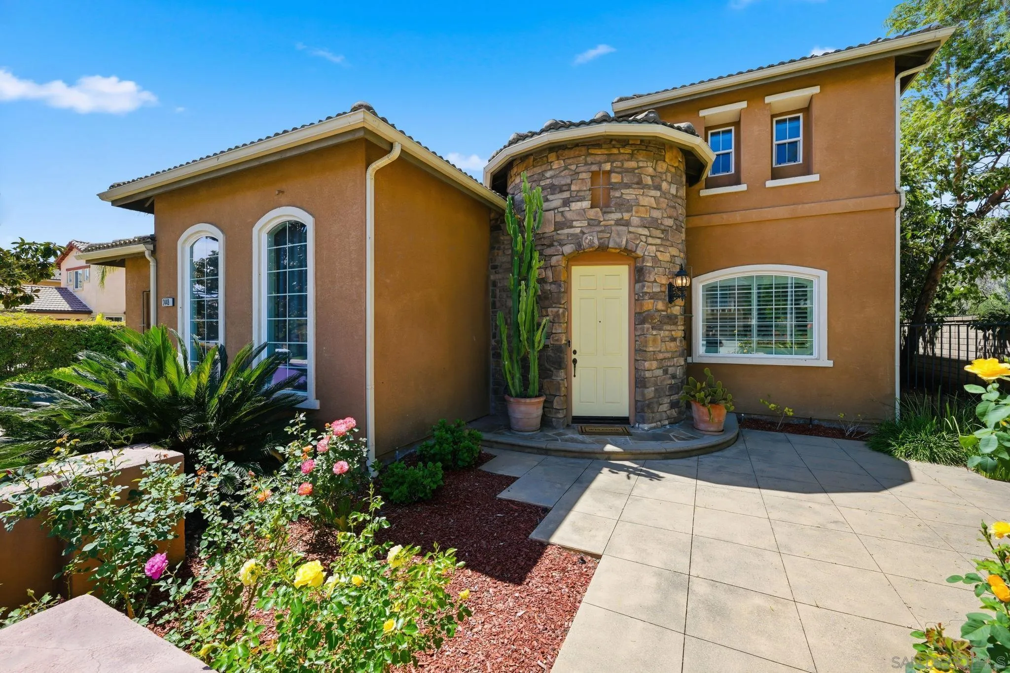 https://cdn.realtyfeed.com/cdn/127/260008448/5aae947653f2e24f3ffa5361269bdf9d.webp