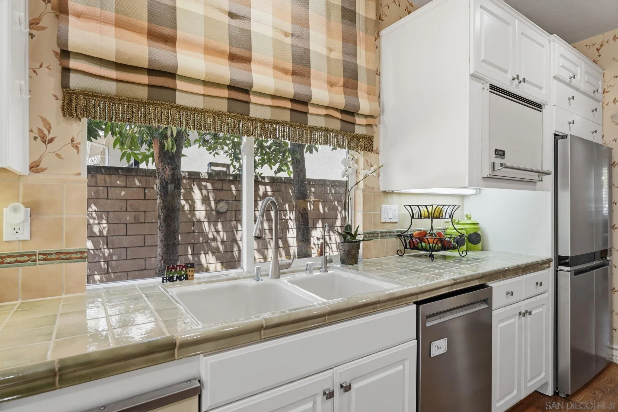 https://cdn.realtyfeed.com/cdn/127/260008448/86fa257ebc0054d525235cffd6b6fd1a.webp