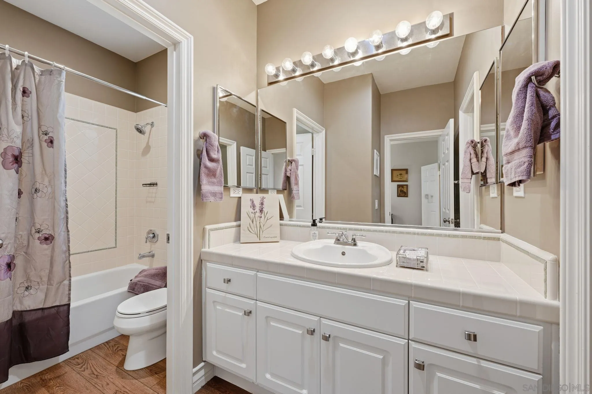 https://cdn.realtyfeed.com/cdn/127/260008448/8d5cf1cc0699ca08e337fb30134b67c6.webp