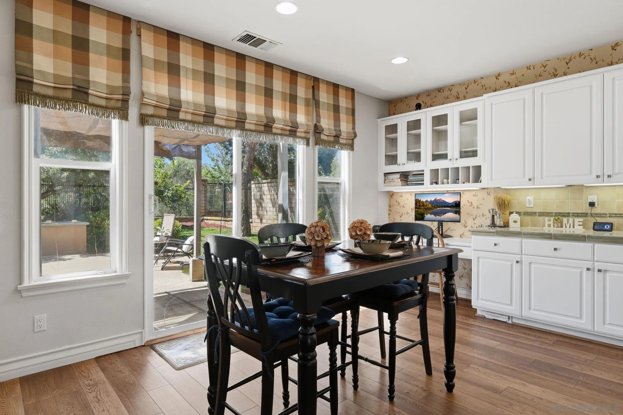 https://cdn.realtyfeed.com/cdn/127/260008448/b15a0ddde49ebfc286a2a24952f0db8e.webp
