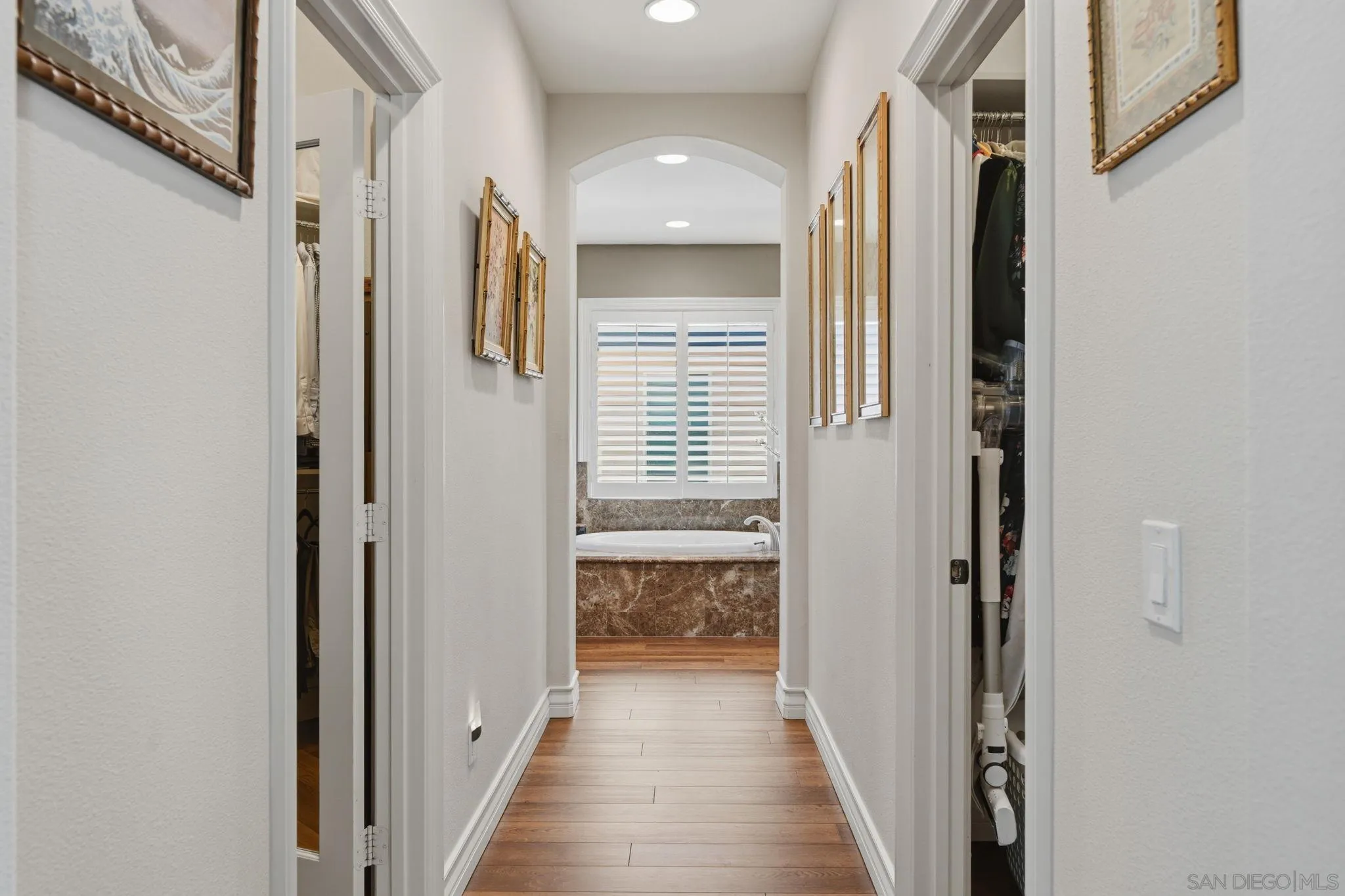 https://cdn.realtyfeed.com/cdn/127/260008448/b3f5f58762f98c1aea5d342b1d51533f.webp