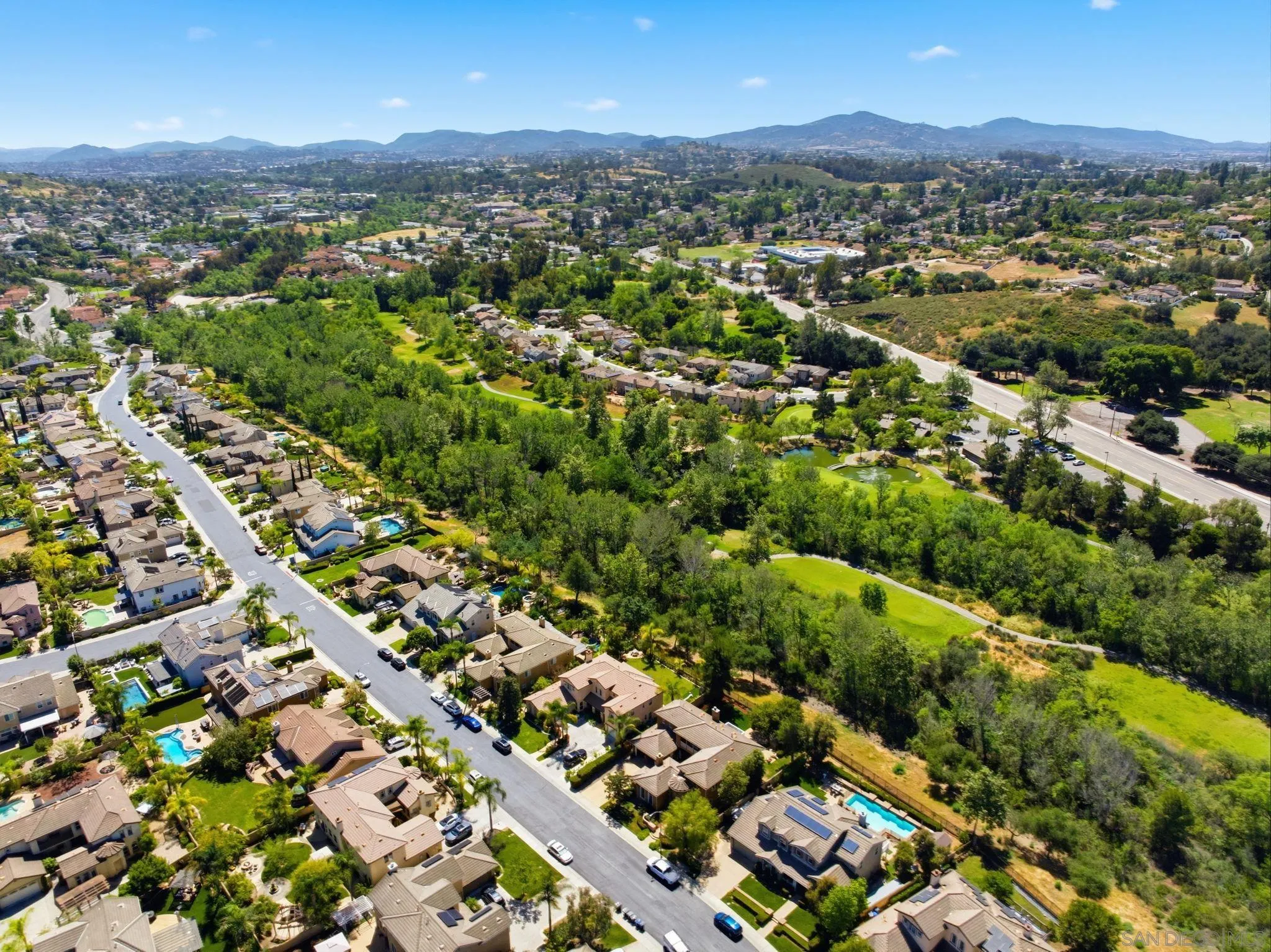 https://cdn.realtyfeed.com/cdn/127/260008448/c4e9c12ffa1200314ae98d735c915927.webp