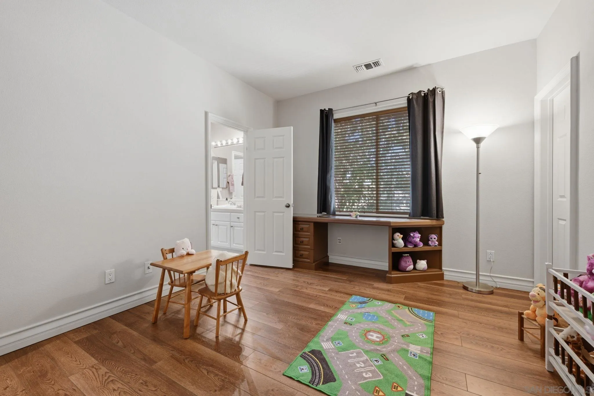 https://cdn.realtyfeed.com/cdn/127/260008448/e47f4e3946f954045503f0efdbc72a2f.webp