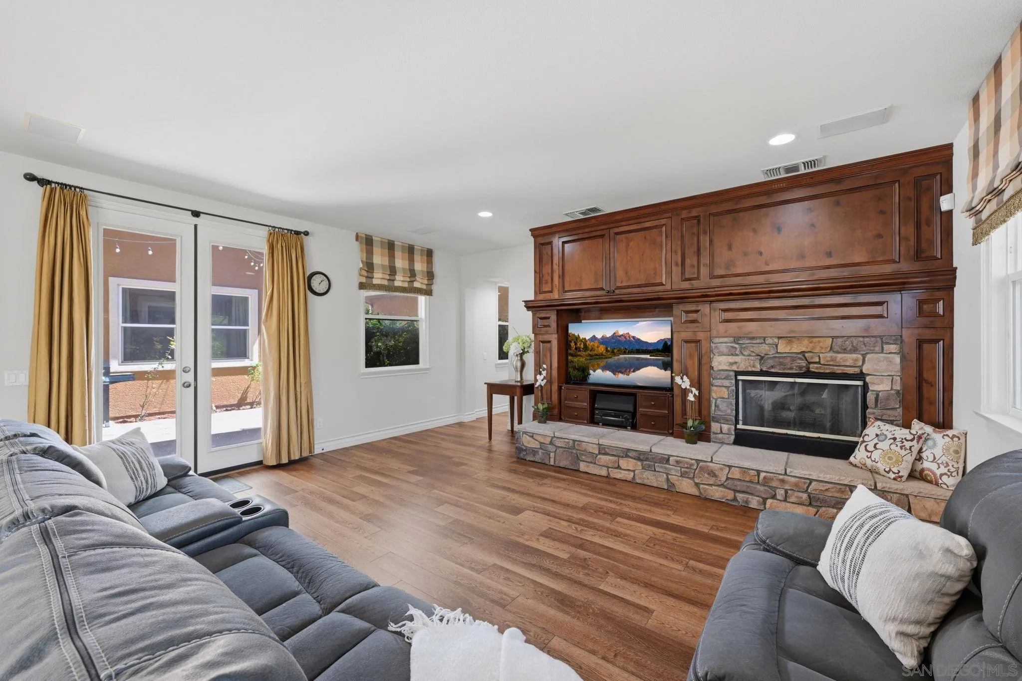 https://cdn.realtyfeed.com/cdn/127/260008448/fd23de775ff4948cd70fc8fe9fb1f0ec.webp