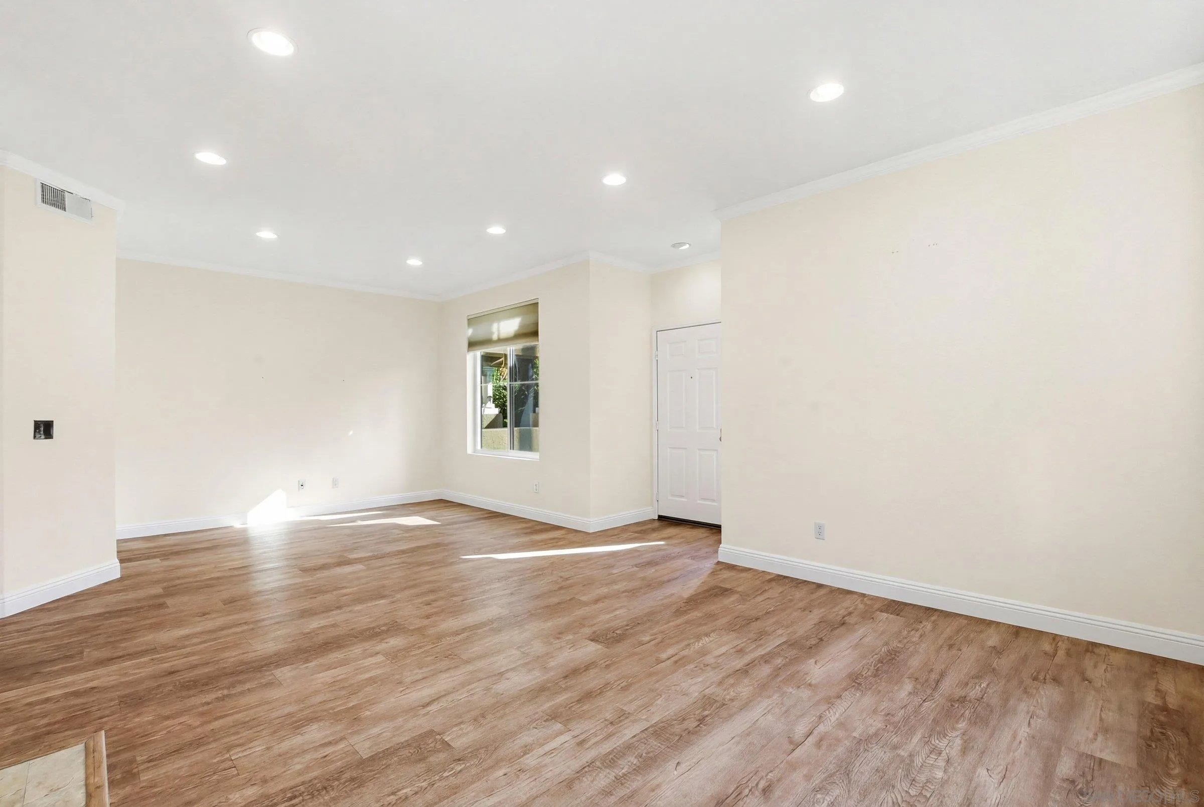Photo #4: 260008450 Listing: Photo #4
