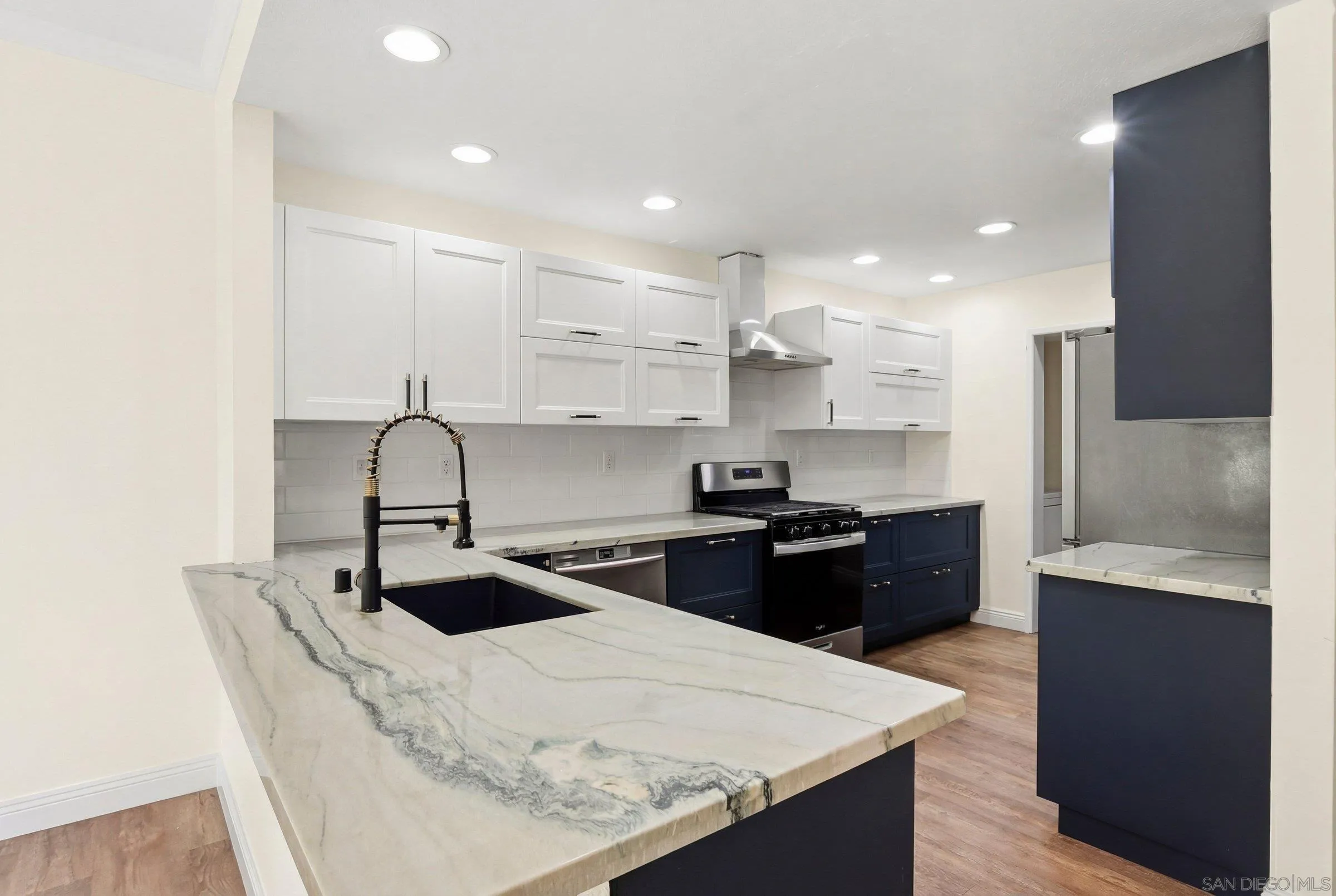 Photo #11: 260008450 Listing: Photo #11