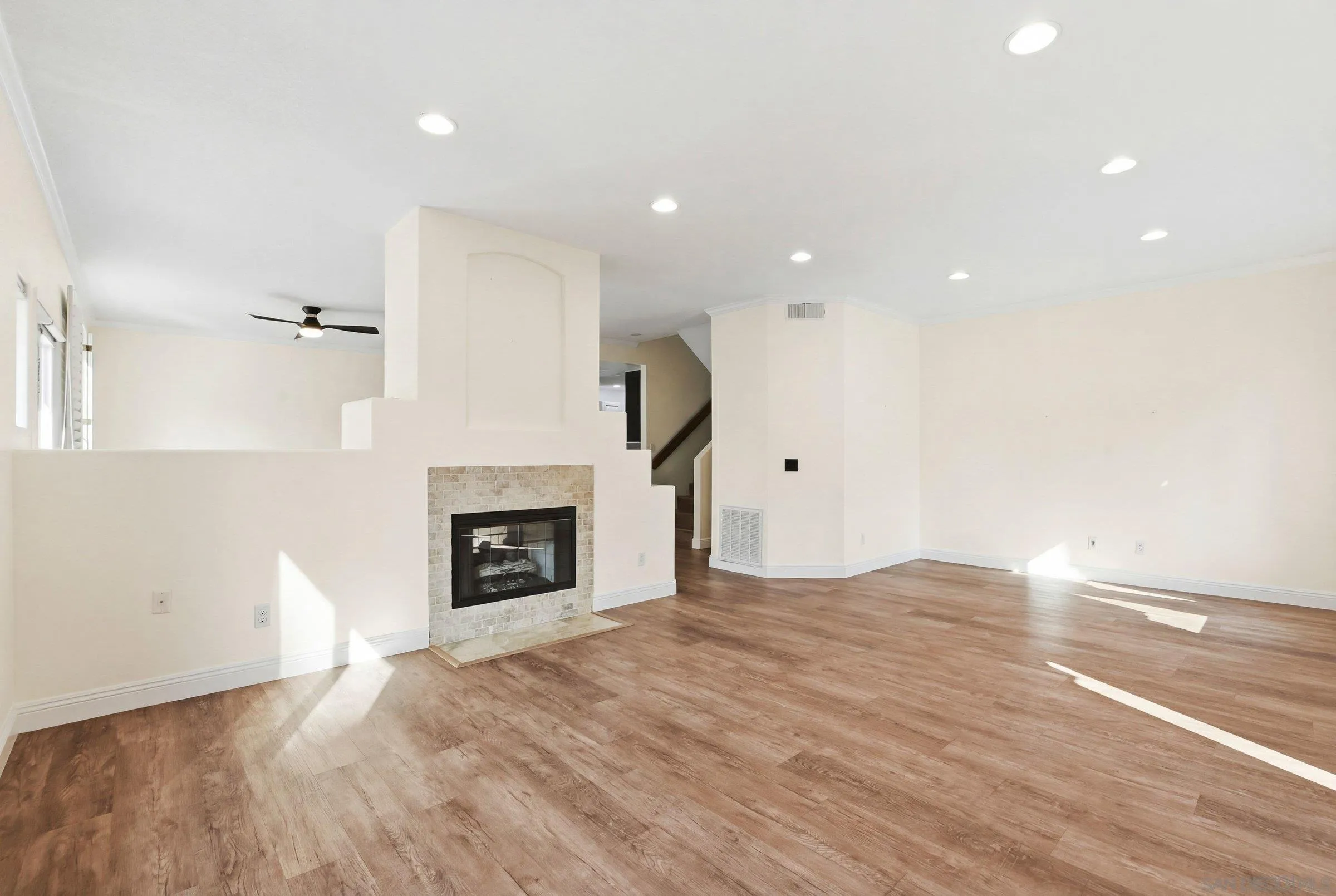 Photo #3: 260008450 Listing: Photo #3