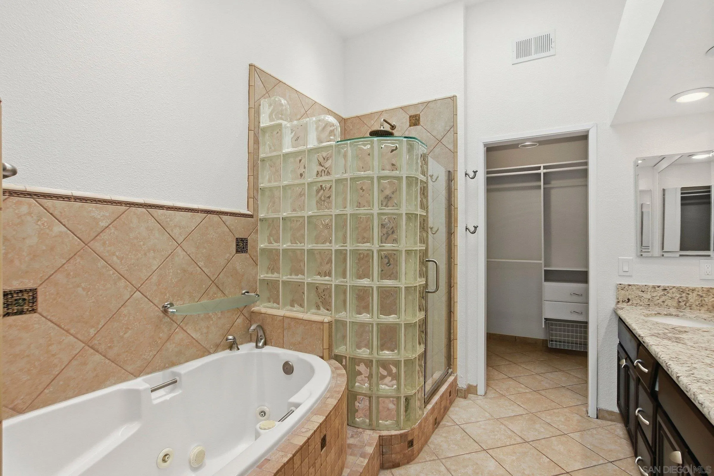 Photo #23: 260008450 Listing: Photo #23