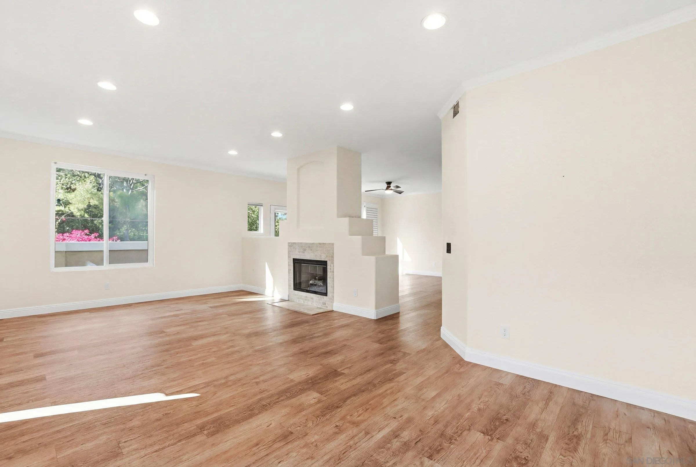 Photo #2: 260008450 Listing: Photo #2