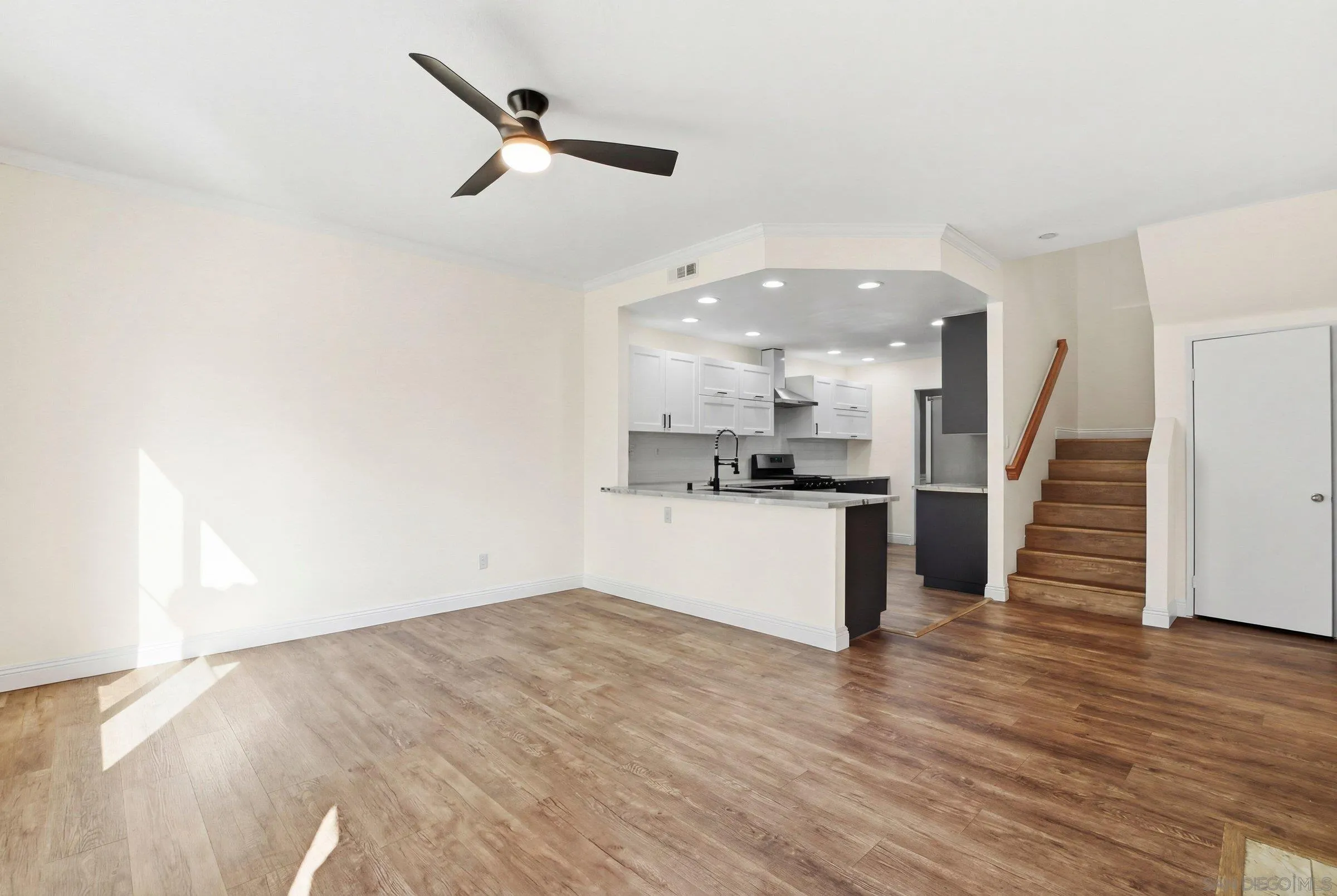 Photo #6: 260008450 Listing: Photo #6