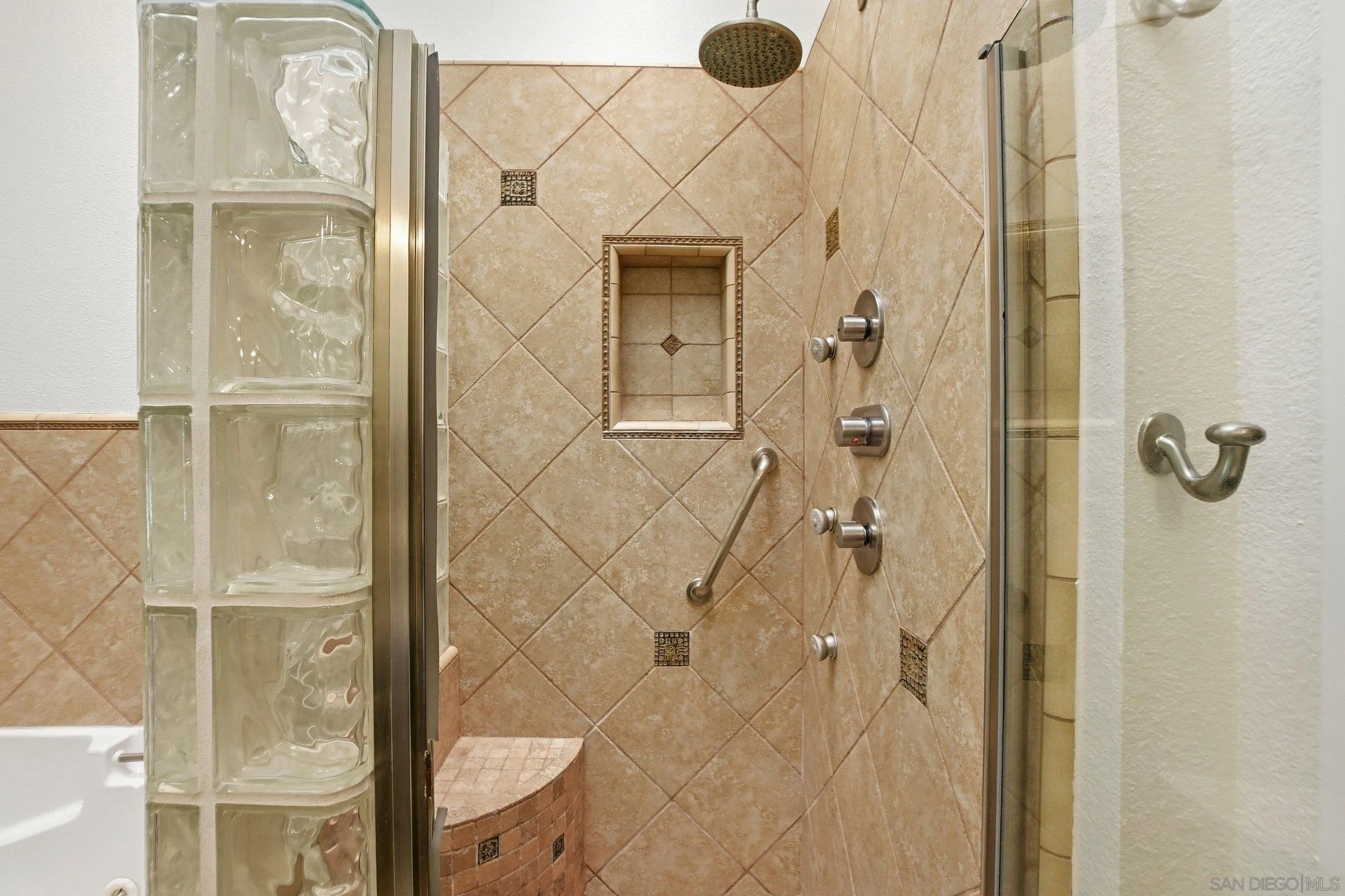 Photo #27: 260008450 Listing: Photo #27