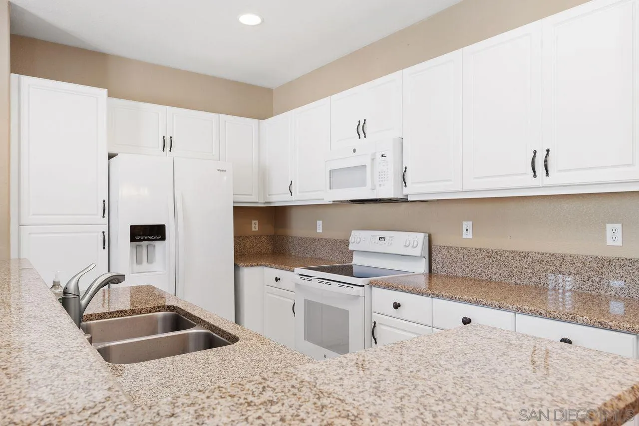 https://cdn.realtyfeed.com/cdn/127/260008451/029de11f236cb6d711742dc8449b15f2.webp