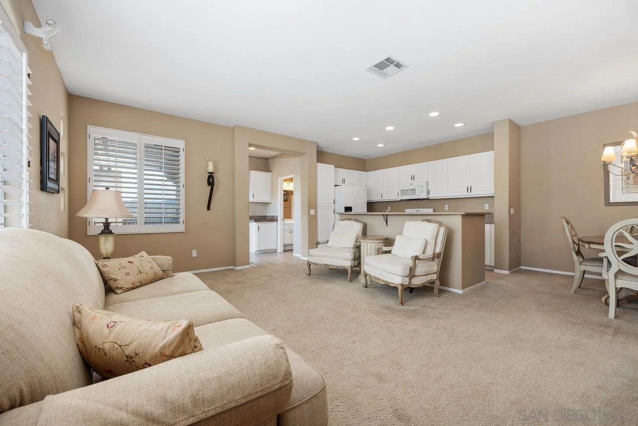 https://cdn.realtyfeed.com/cdn/127/260008451/4ca1a24b4ca072a385a3351554a9faf4.webp