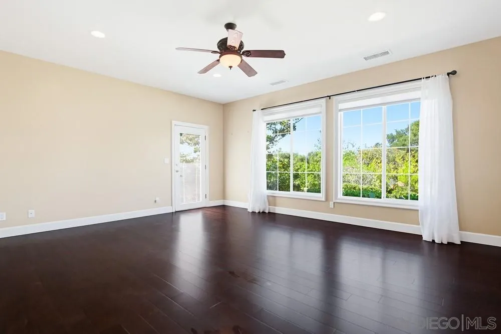 https://cdn.realtyfeed.com/cdn/127/260008452/3baf94f7be6d7272eed73b0f9ef80846.webp