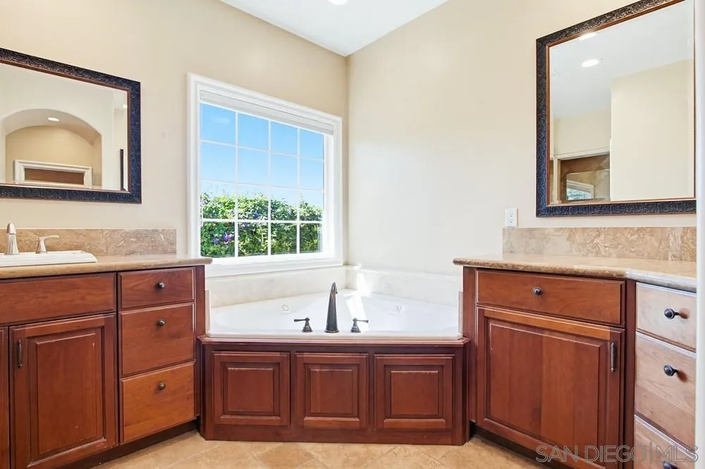 https://cdn.realtyfeed.com/cdn/127/260008452/5bb552d4704e29a1dc91f39f462f89d3.webp