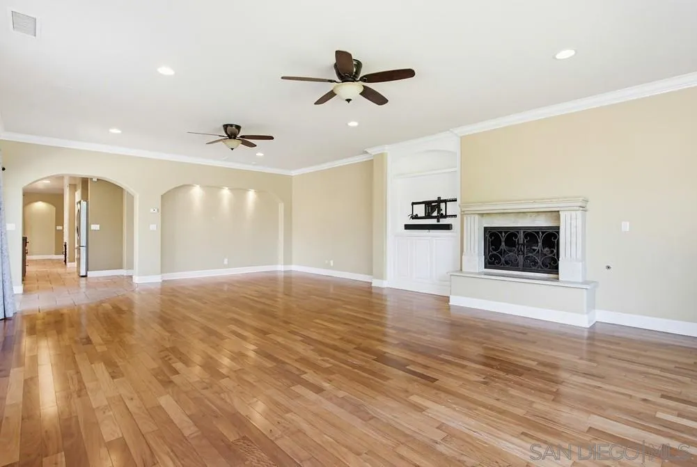 https://cdn.realtyfeed.com/cdn/127/260008452/9df02037deb86aa3ab957cd30818252d.webp