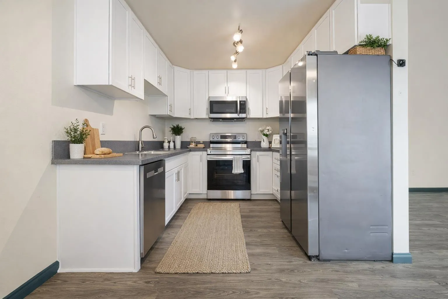 Photo #3: 260008456 Listing: Photo #3