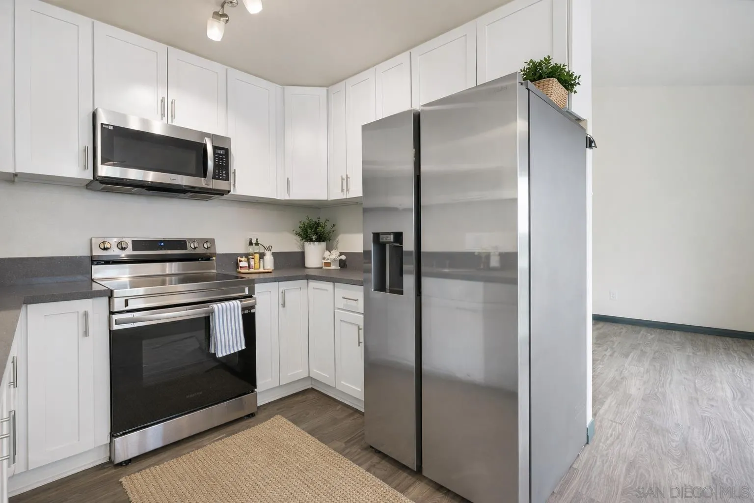 Photo #5: 260008456 Listing: Photo #5