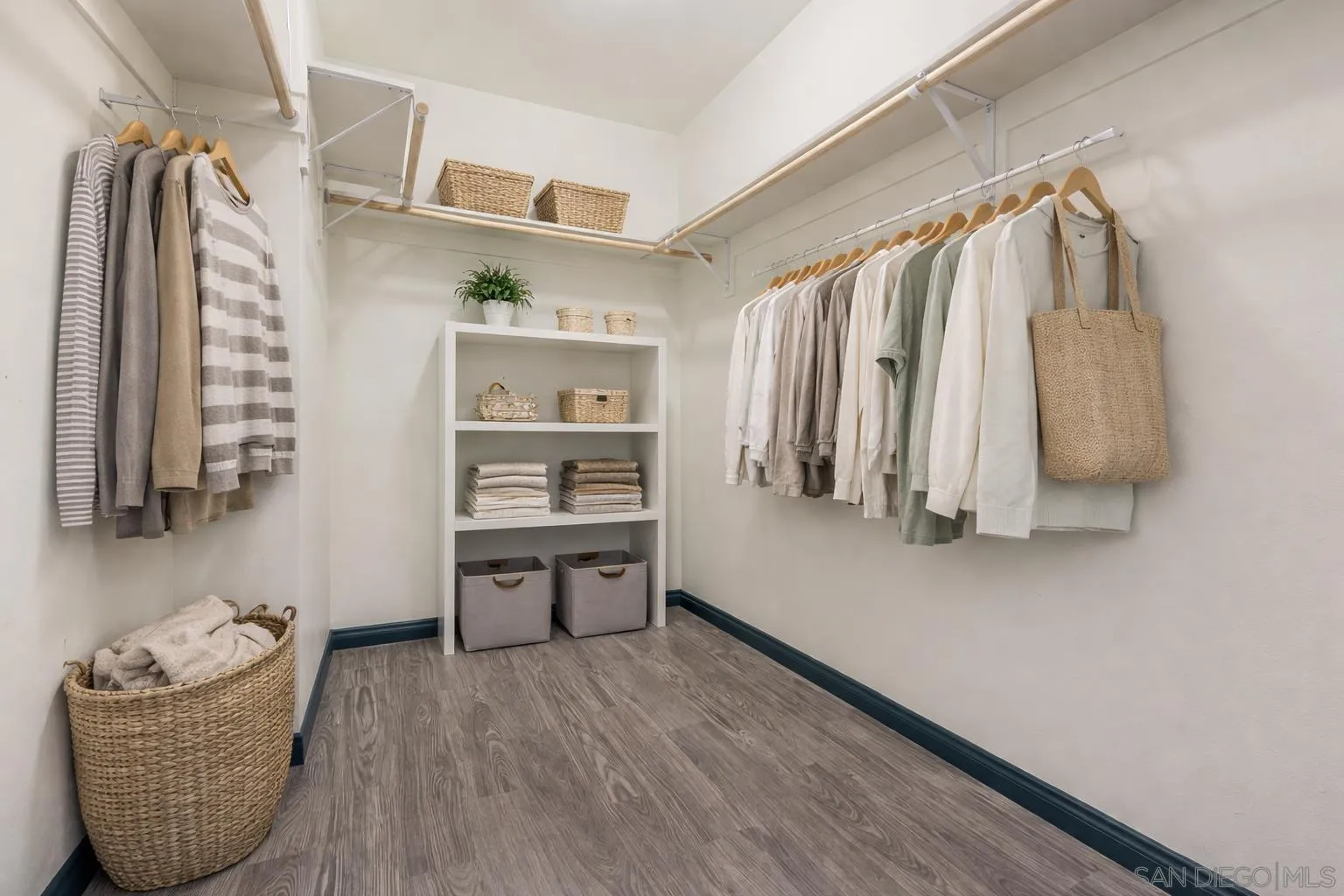 Photo #11: 260008456 Listing: Photo #11