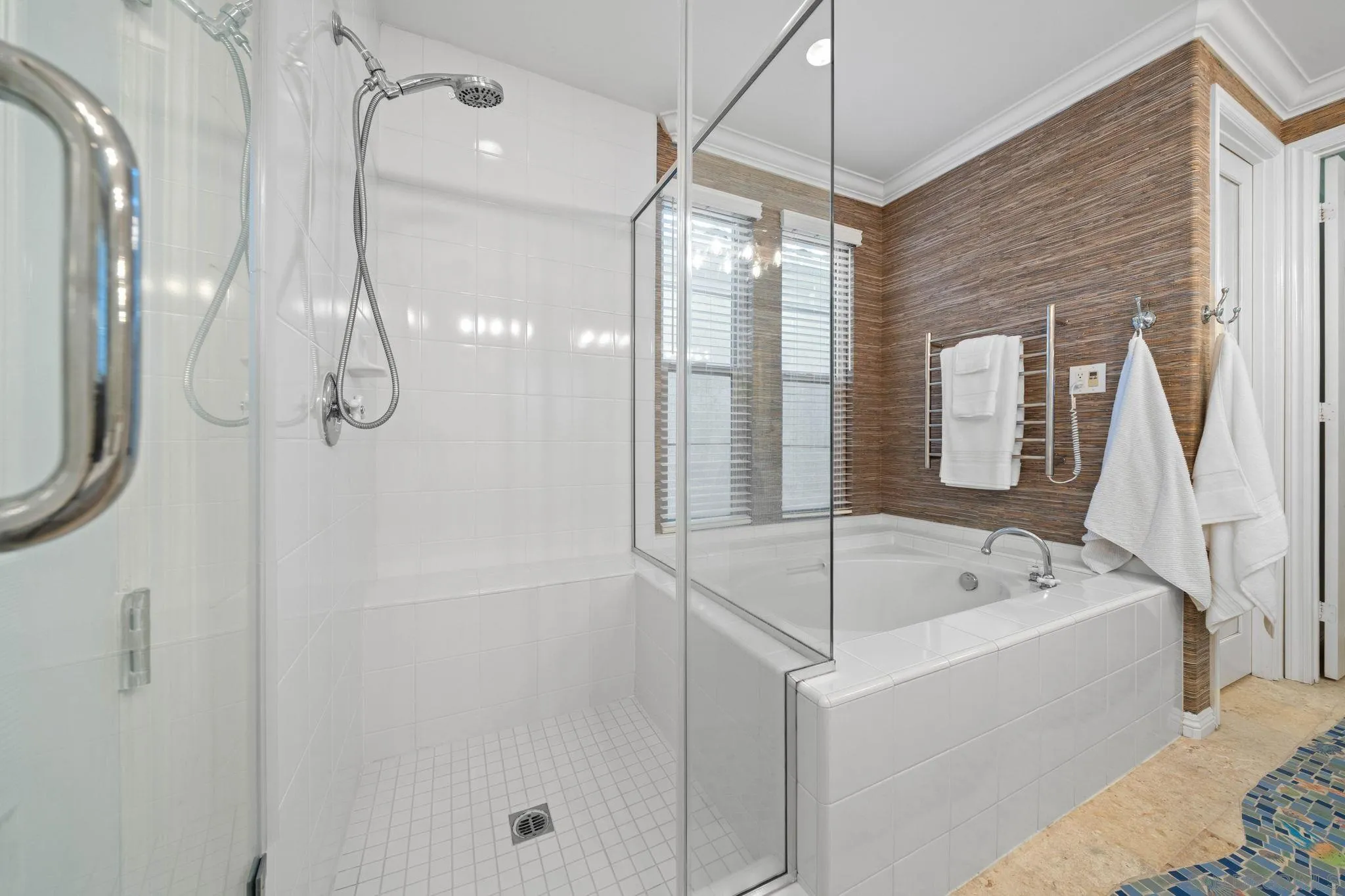 https://cdn.realtyfeed.com/cdn/127/260008457/8896296917ed1c4a585f69d917ca7bd7.webp