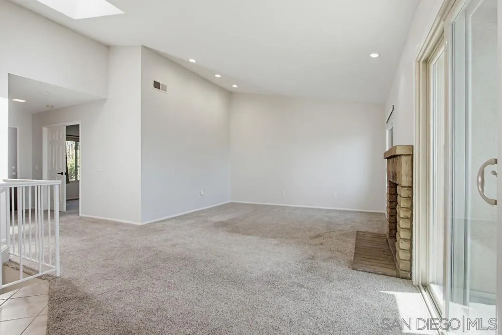 https://cdn.realtyfeed.com/cdn/127/260008461/17cc9018f93260f9abd1fb2d5e33b1b7.webp