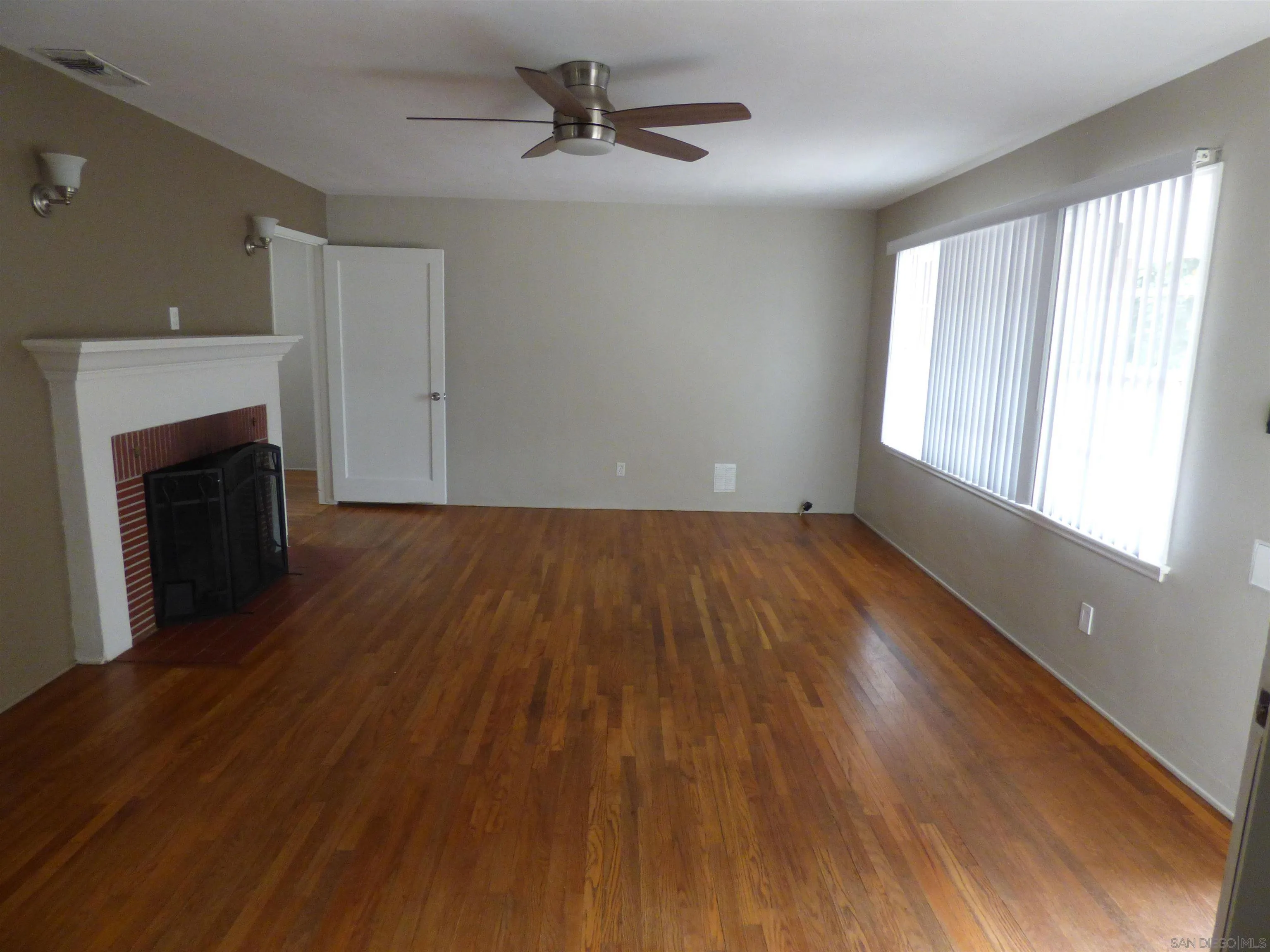 https://cdn.realtyfeed.com/cdn/127/260008462/4536c16403bdc1cec33167bf804ac23c.webp