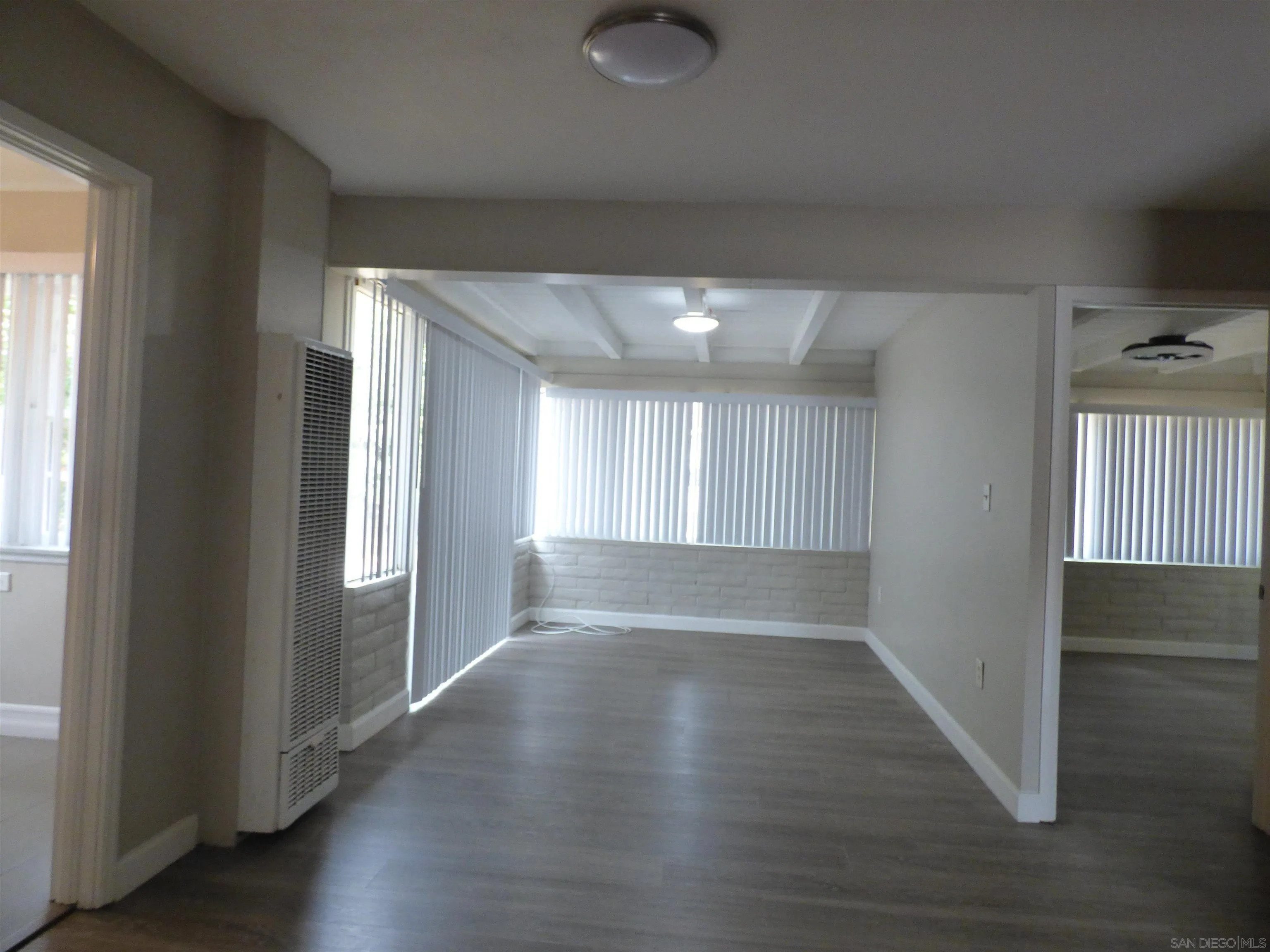 https://cdn.realtyfeed.com/cdn/127/260008462/995d2ca52c73a5e6863893e7db6feaa3.webp