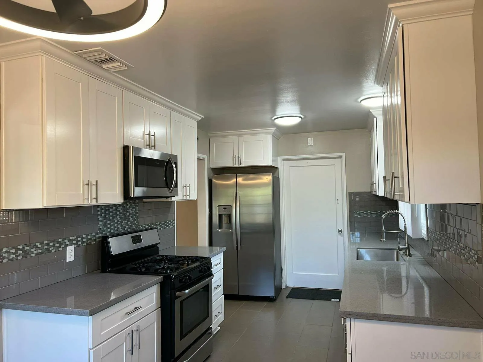 https://cdn.realtyfeed.com/cdn/127/260008462/cd676f52b6a4581b237834c5b022cb01.webp