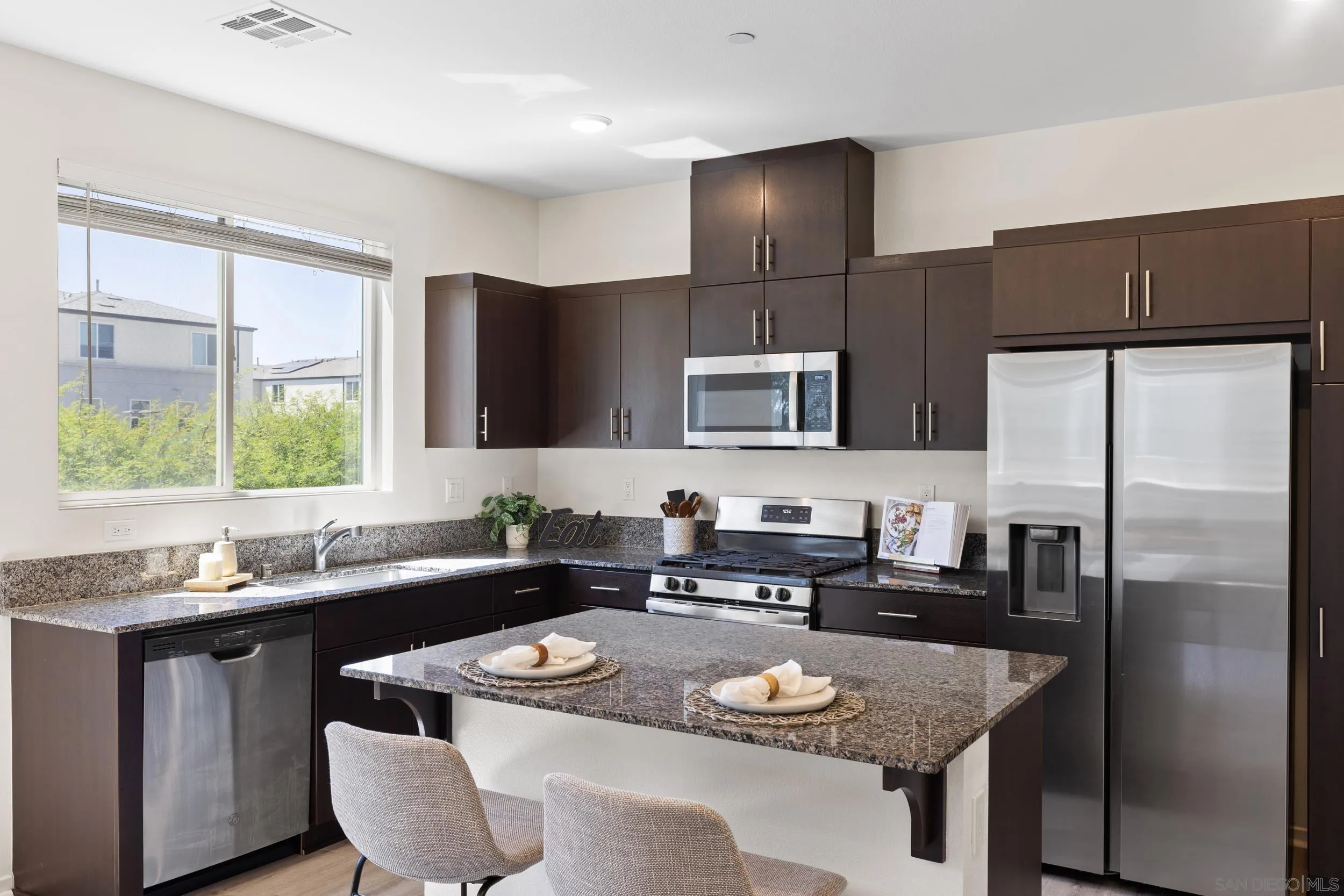 Photo #8: 260008472 Listing: Photo #8