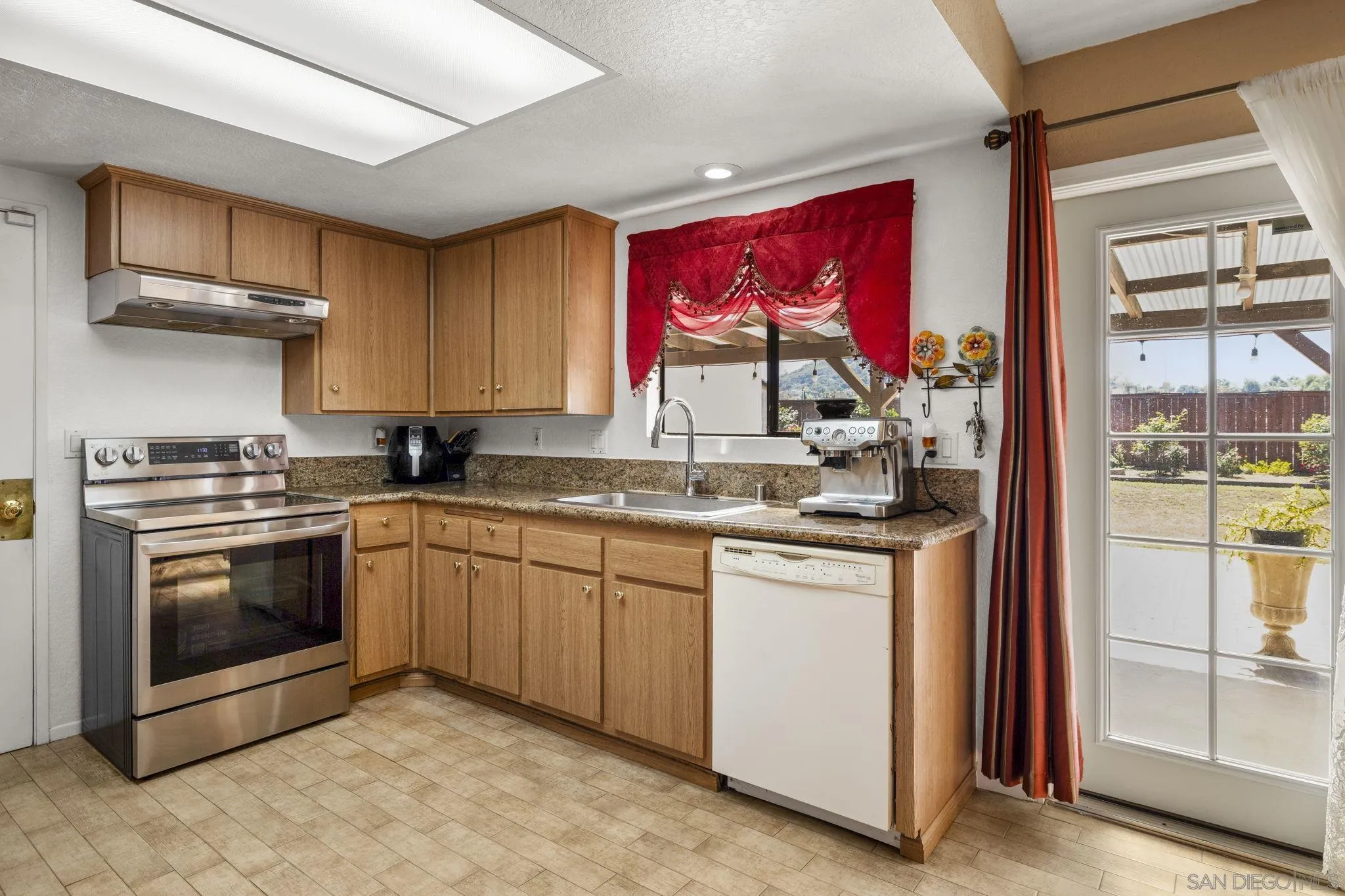 https://cdn.realtyfeed.com/cdn/127/260008474/425aca0c7361cc1a7b3d73524f10cf92.webp