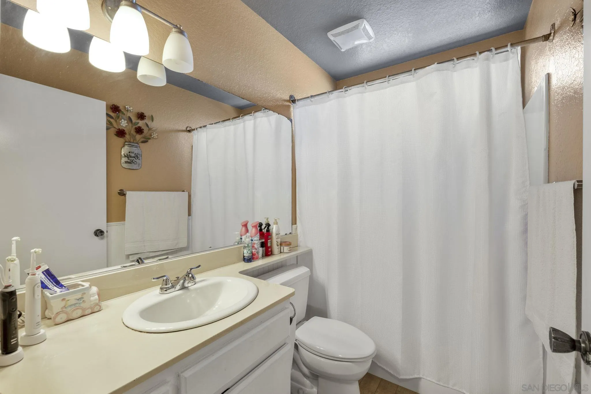 https://cdn.realtyfeed.com/cdn/127/260008474/65138ffbb1d356419f826a141e7c6d9f.webp