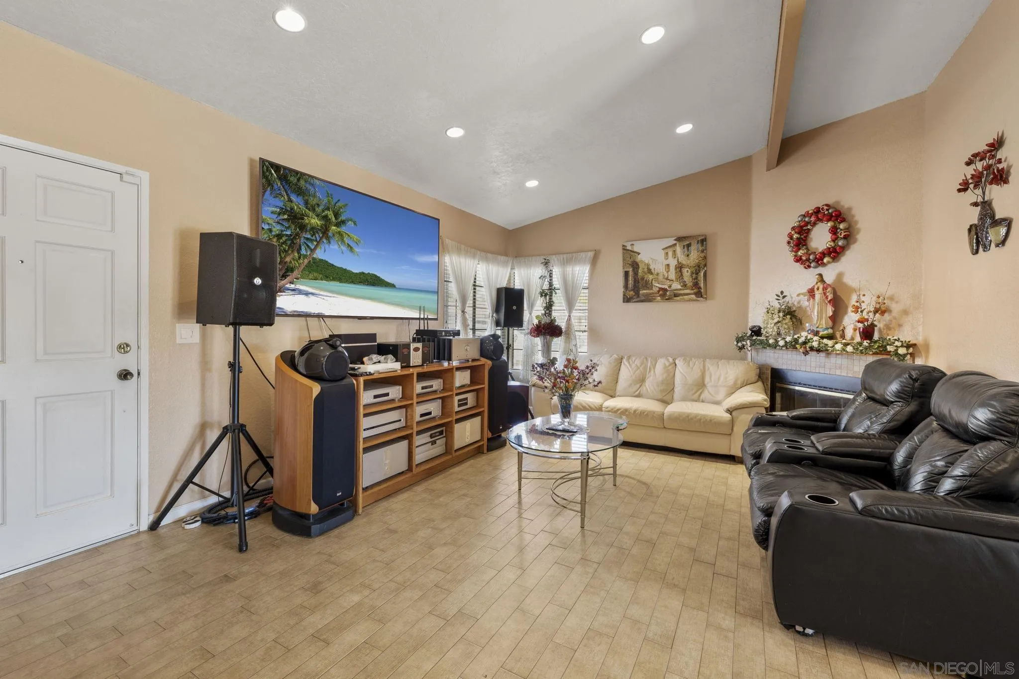 https://cdn.realtyfeed.com/cdn/127/260008474/73e56642b7d045d6707678cf4573e5d4.webp