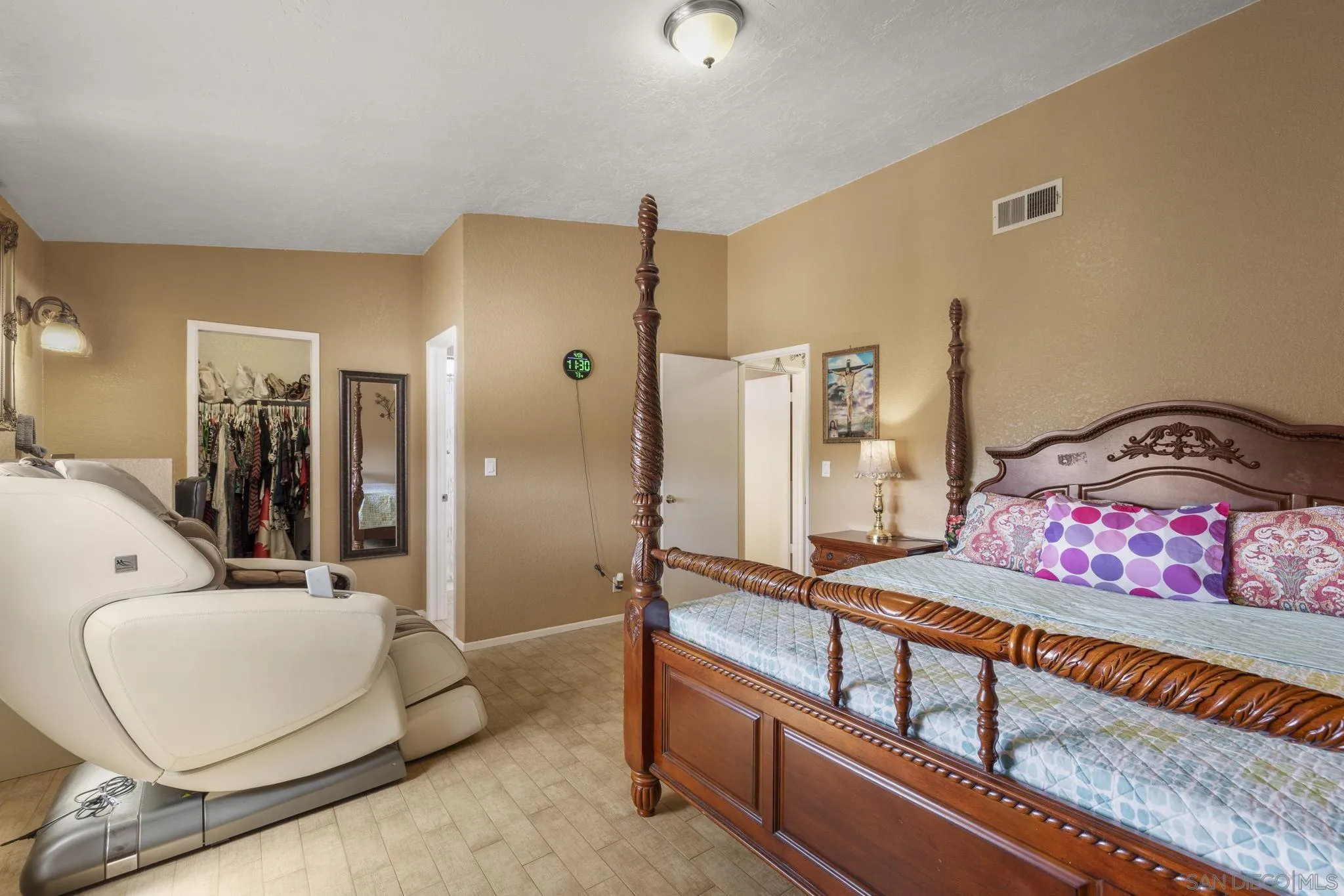 https://cdn.realtyfeed.com/cdn/127/260008474/f746940d68371a3afe8f5e9552076531.webp