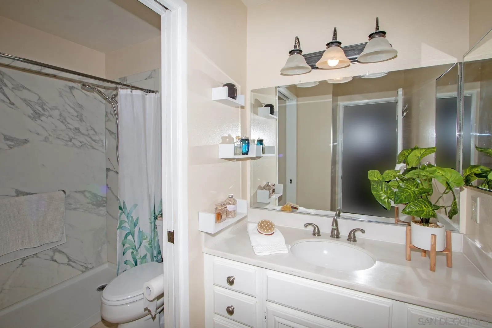 https://cdn.realtyfeed.com/cdn/127/260008478/814d9bd2cb4c4c0e2f5638902901f9dd.webp