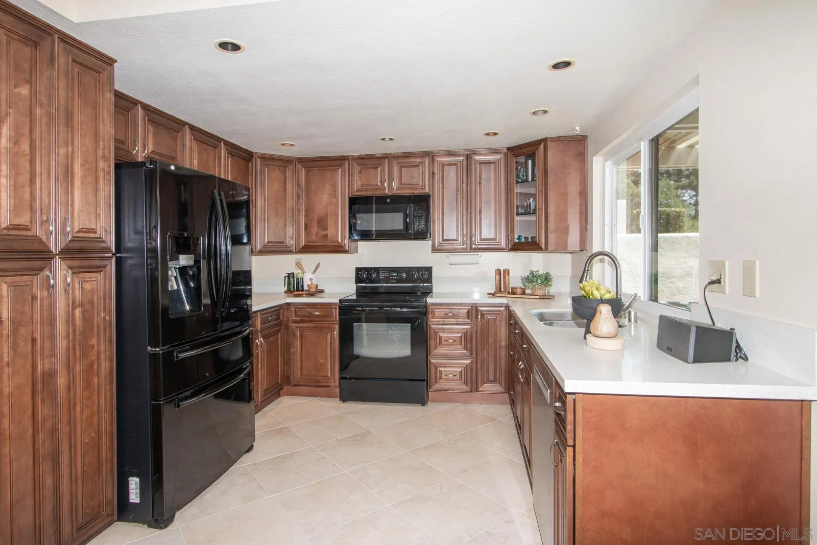 https://cdn.realtyfeed.com/cdn/127/260008478/99bcc585ba86c789c4353fd12d6bf9b4.webp