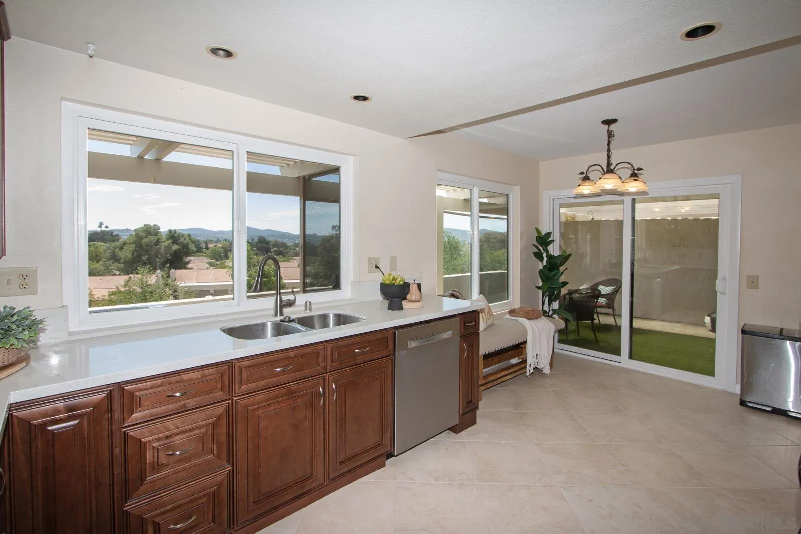 https://cdn.realtyfeed.com/cdn/127/260008478/dee8a4d8f27506db4f6f1b16fe786080.webp