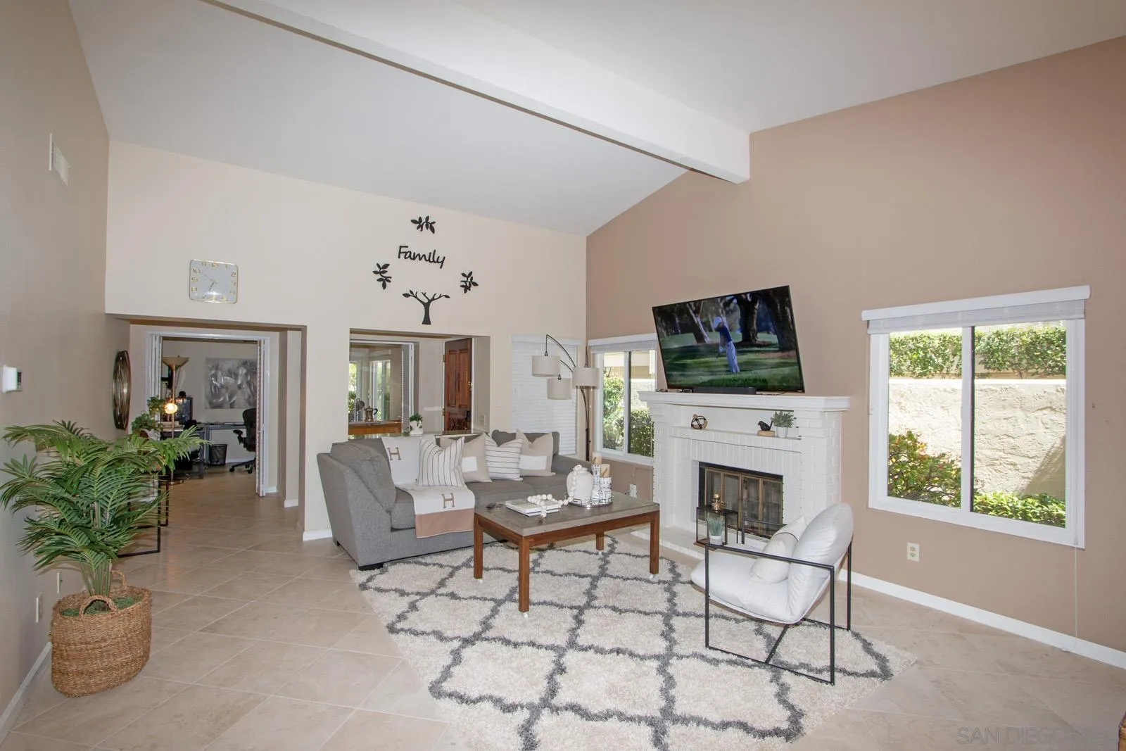 https://cdn.realtyfeed.com/cdn/127/260008478/fdb96150070e954b17df88aca6bbb82d.webp