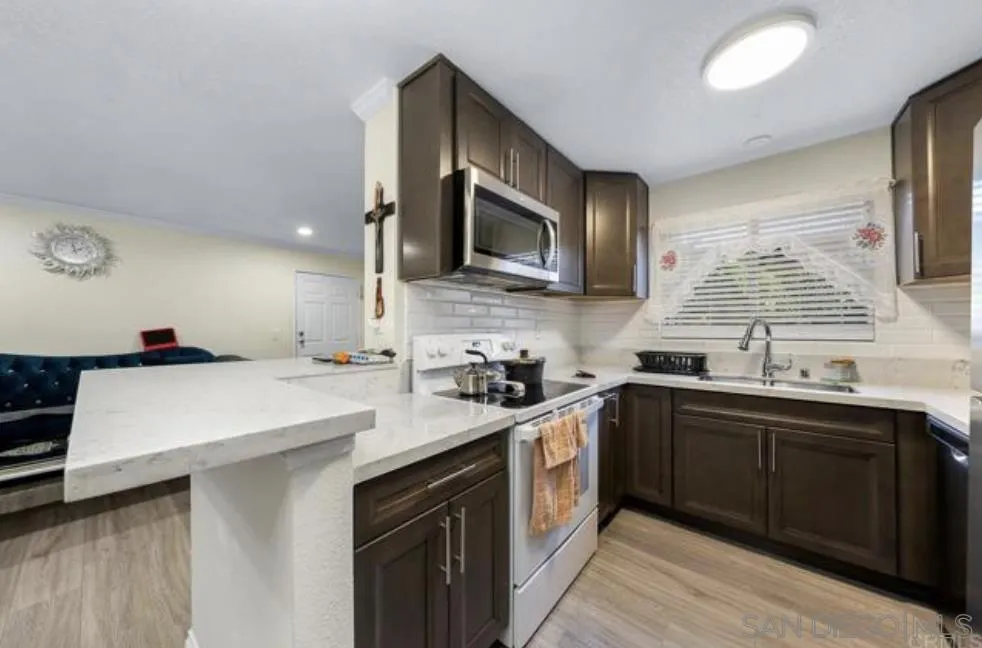 Photo #6: 260008479 Listing: Photo #6