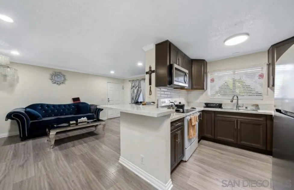 Photo #5: 260008479 Listing: Photo #5